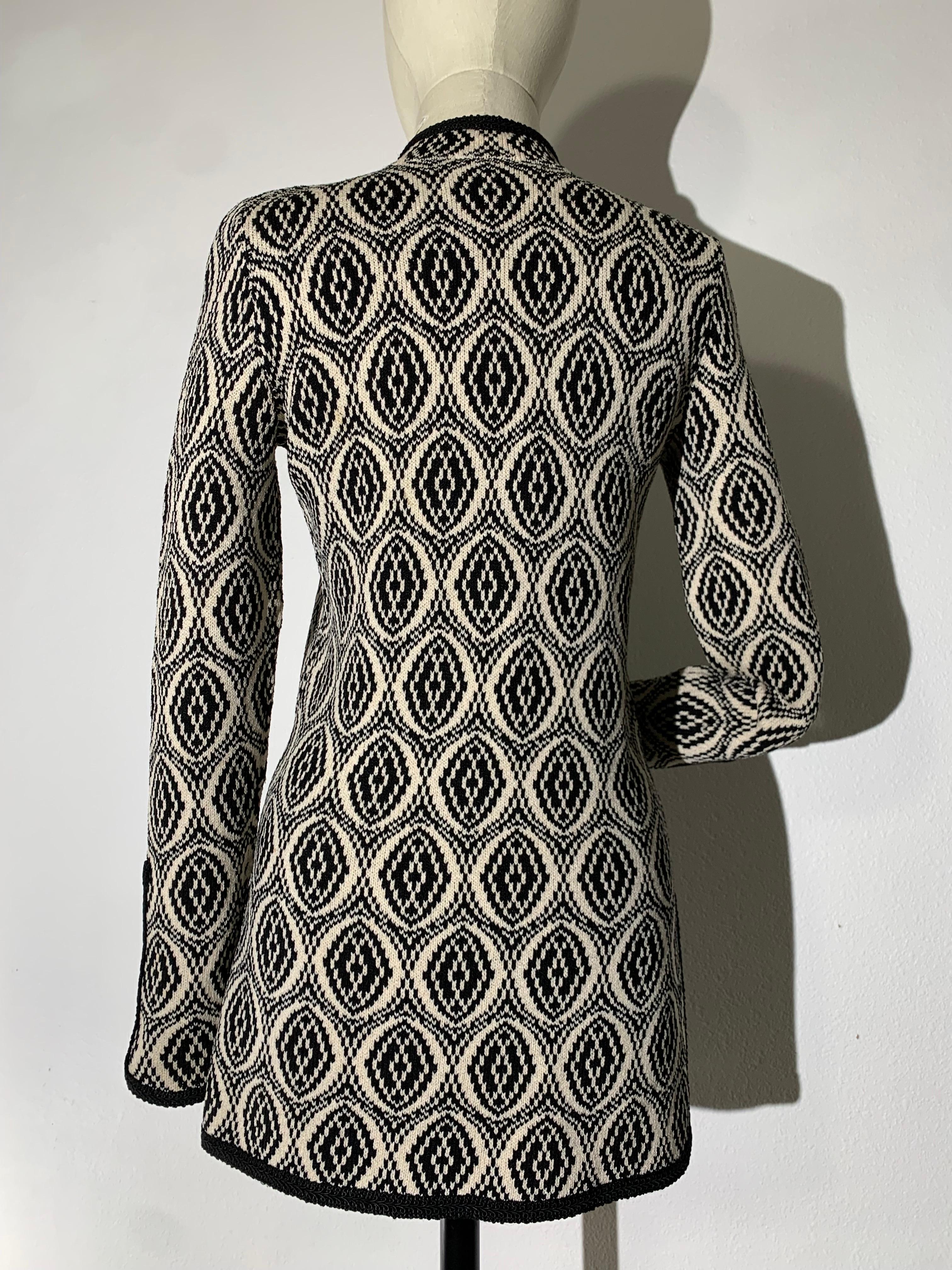 1970s Adolfo Black/White Arabesque Pattern Knit Tunic Jacket w Frog Closures For Sale 2