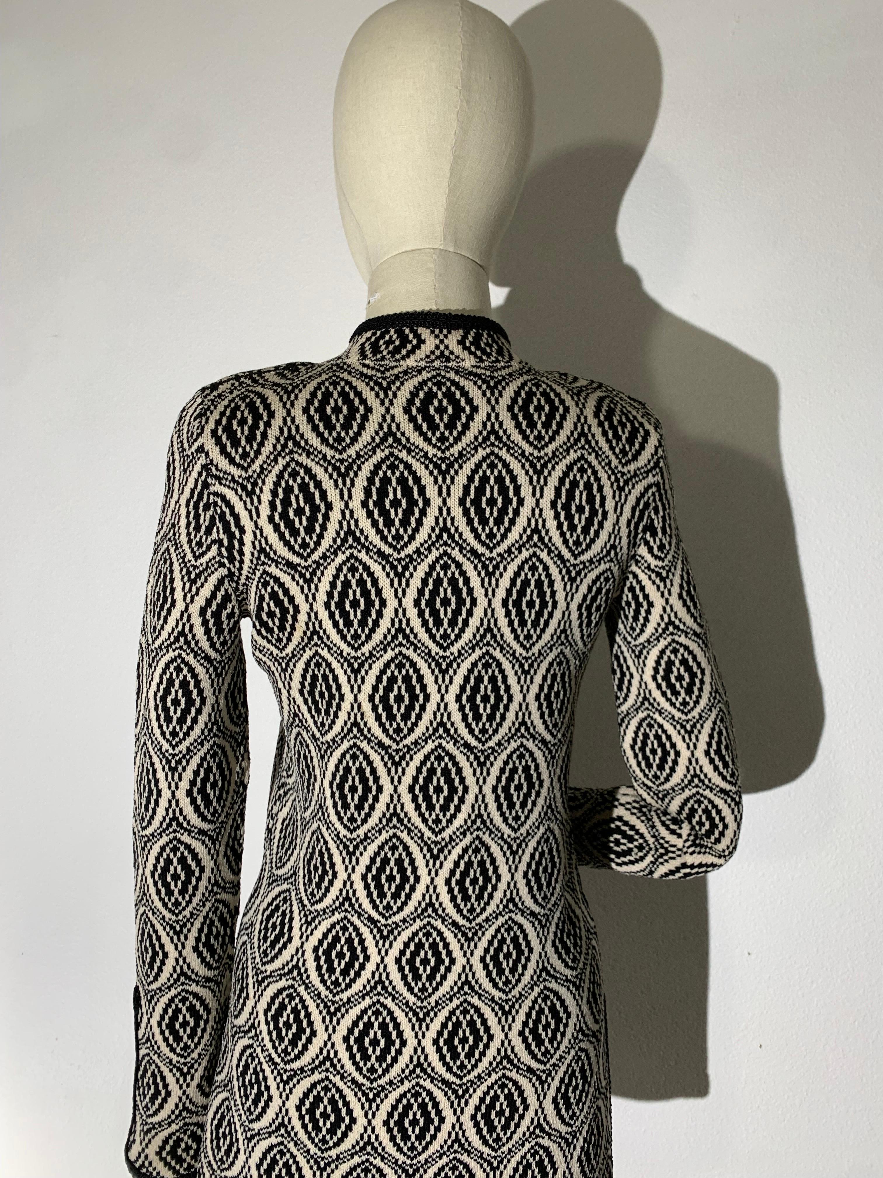 1970s Adolfo Black/White Arabesque Pattern Knit Tunic Jacket w Frog Closures For Sale 3