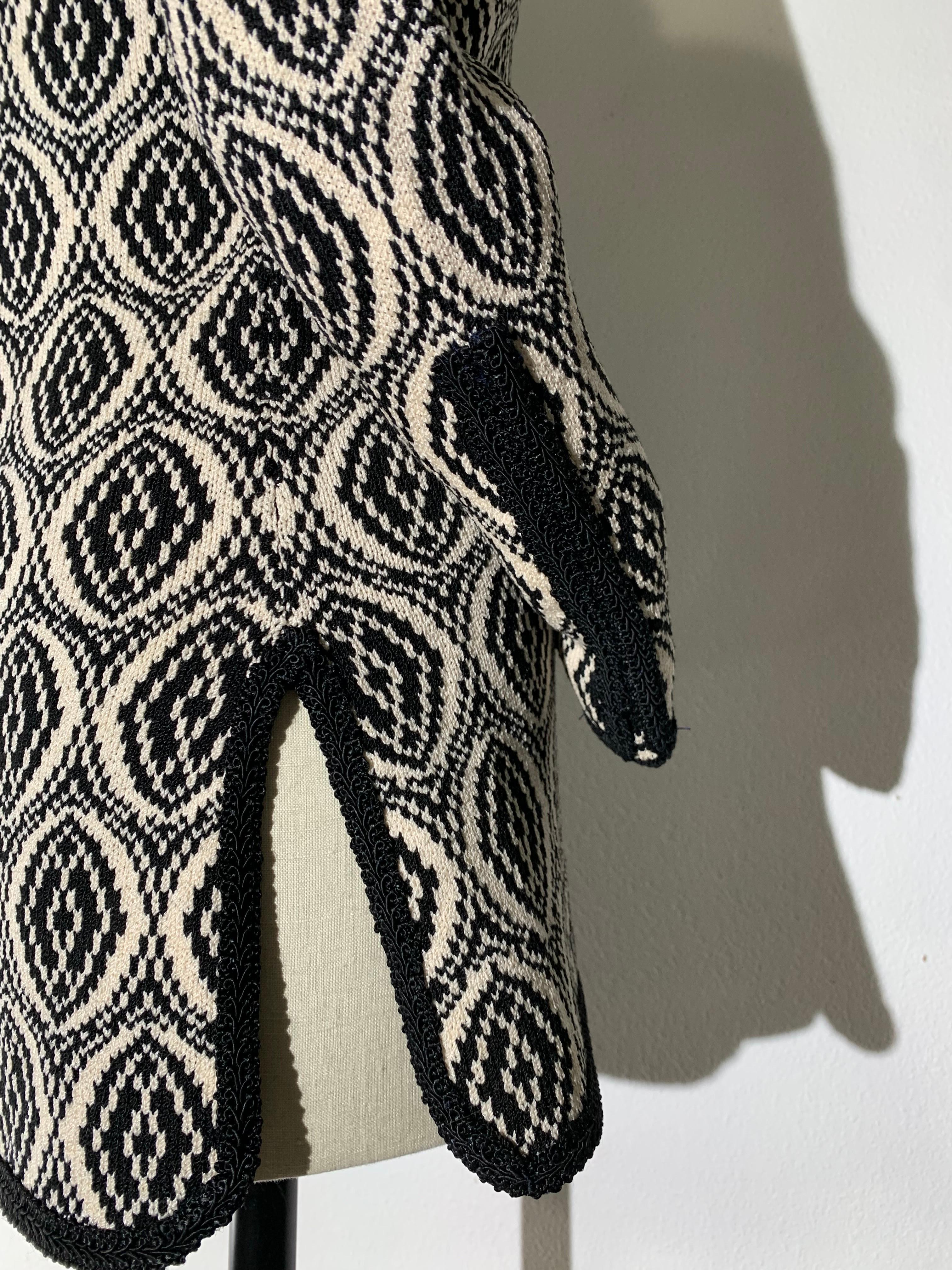 1970s Adolfo Black/White Arabesque Pattern Knit Tunic Jacket w Frog Closures For Sale 5