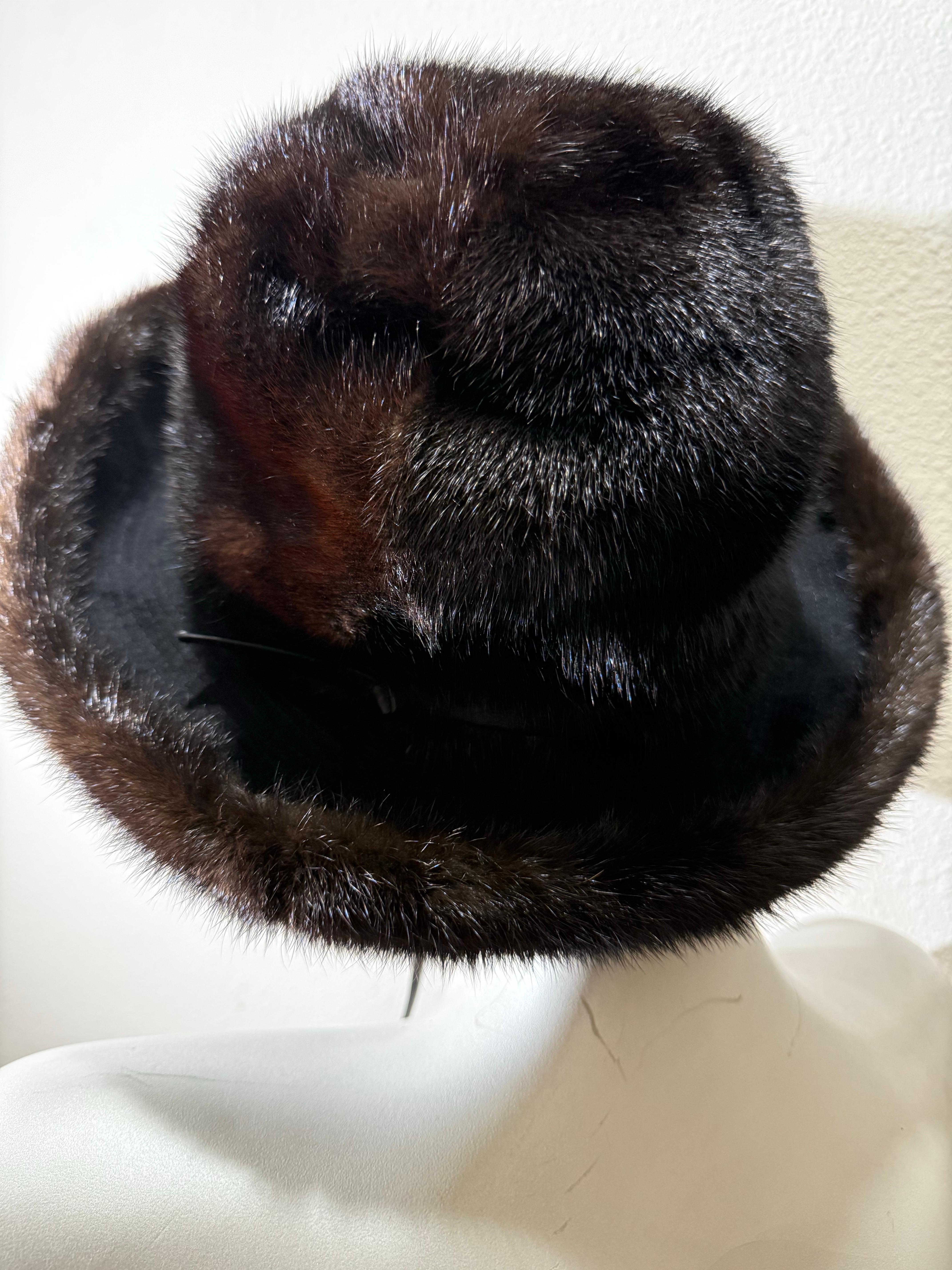 Cappello Fedora in visone del ranch scuro di Adolfo del 1970 con mentoniera regolabile in pelle in vendita 1