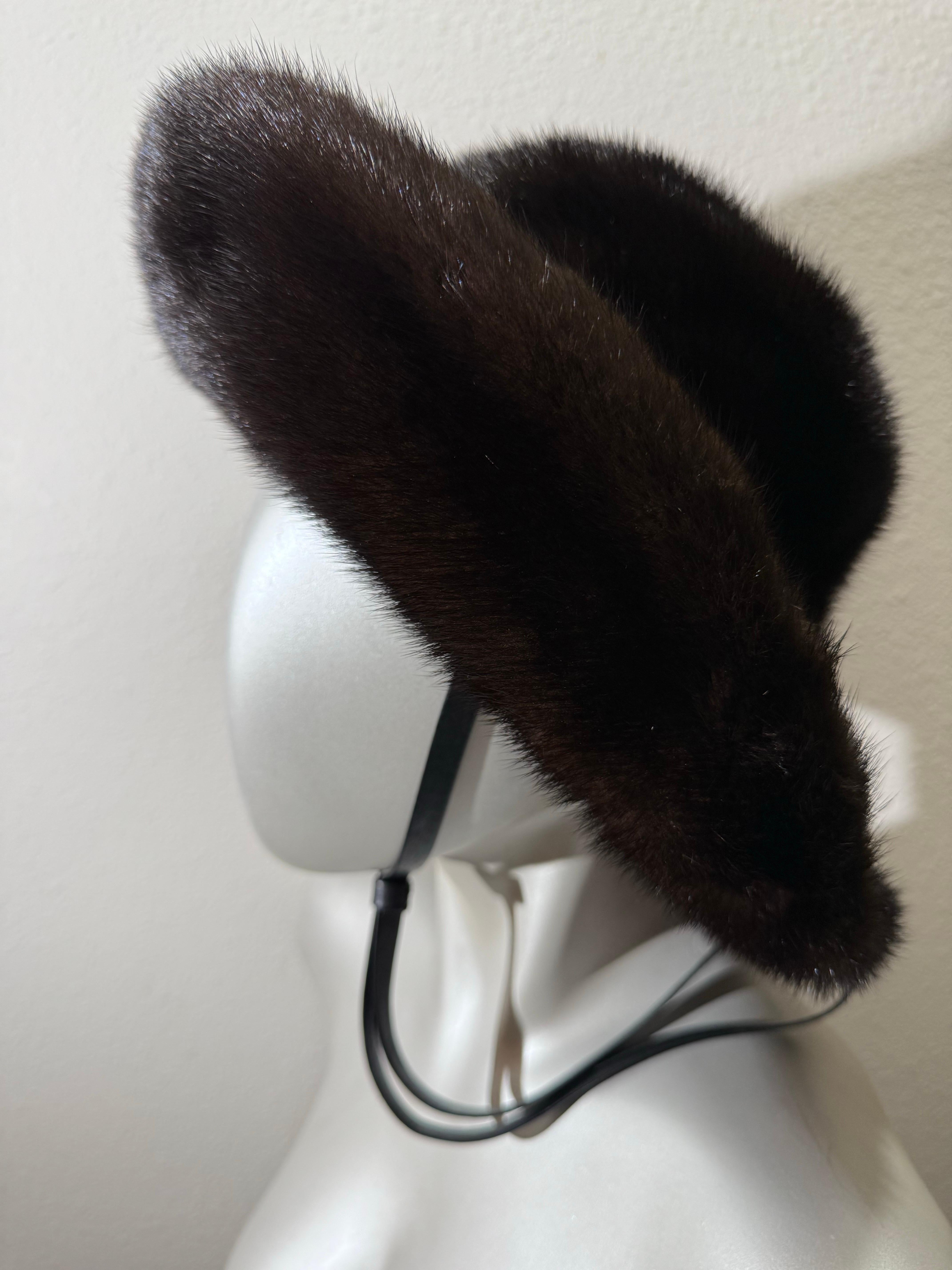 Cappello Fedora in visone del ranch scuro di Adolfo del 1970 con mentoniera regolabile in pelle in vendita 2