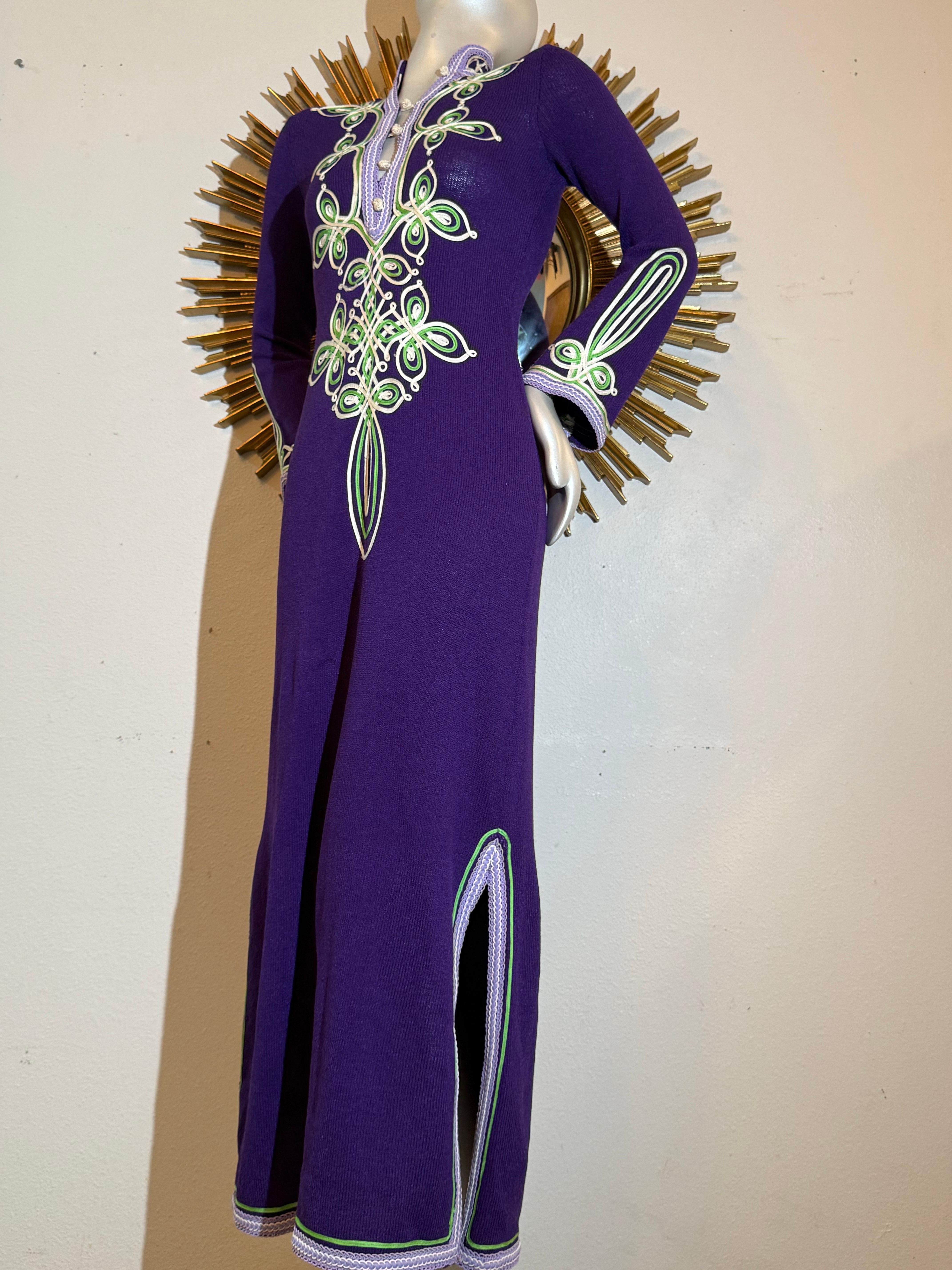 Caftano anni '70 di Adolfo a doppia maglia in lana e rayon viola reale con intrecci a nastro in vendita 7
