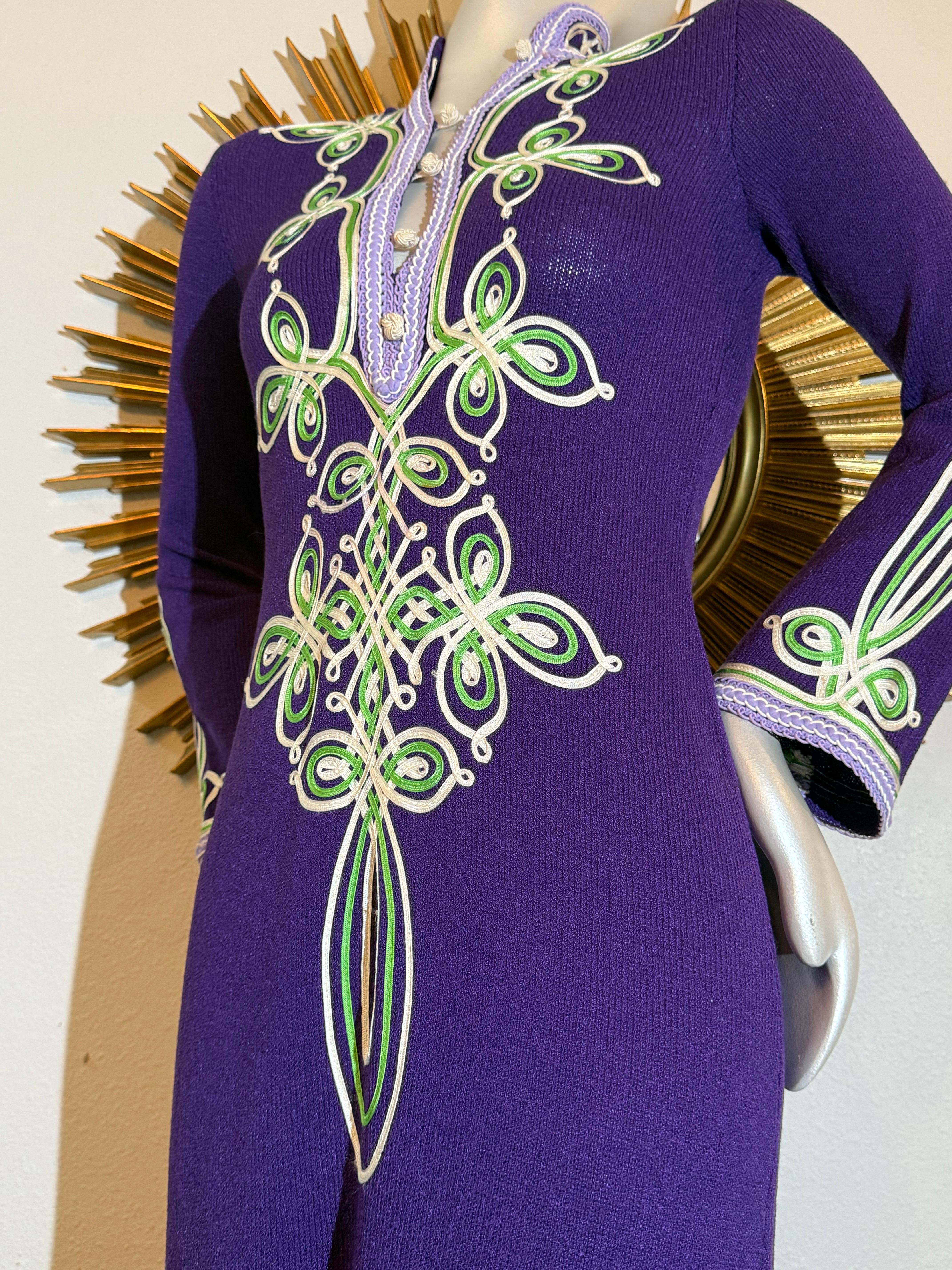 Caftano anni '70 di Adolfo a doppia maglia in lana e rayon viola reale con intrecci a nastro in vendita 9
