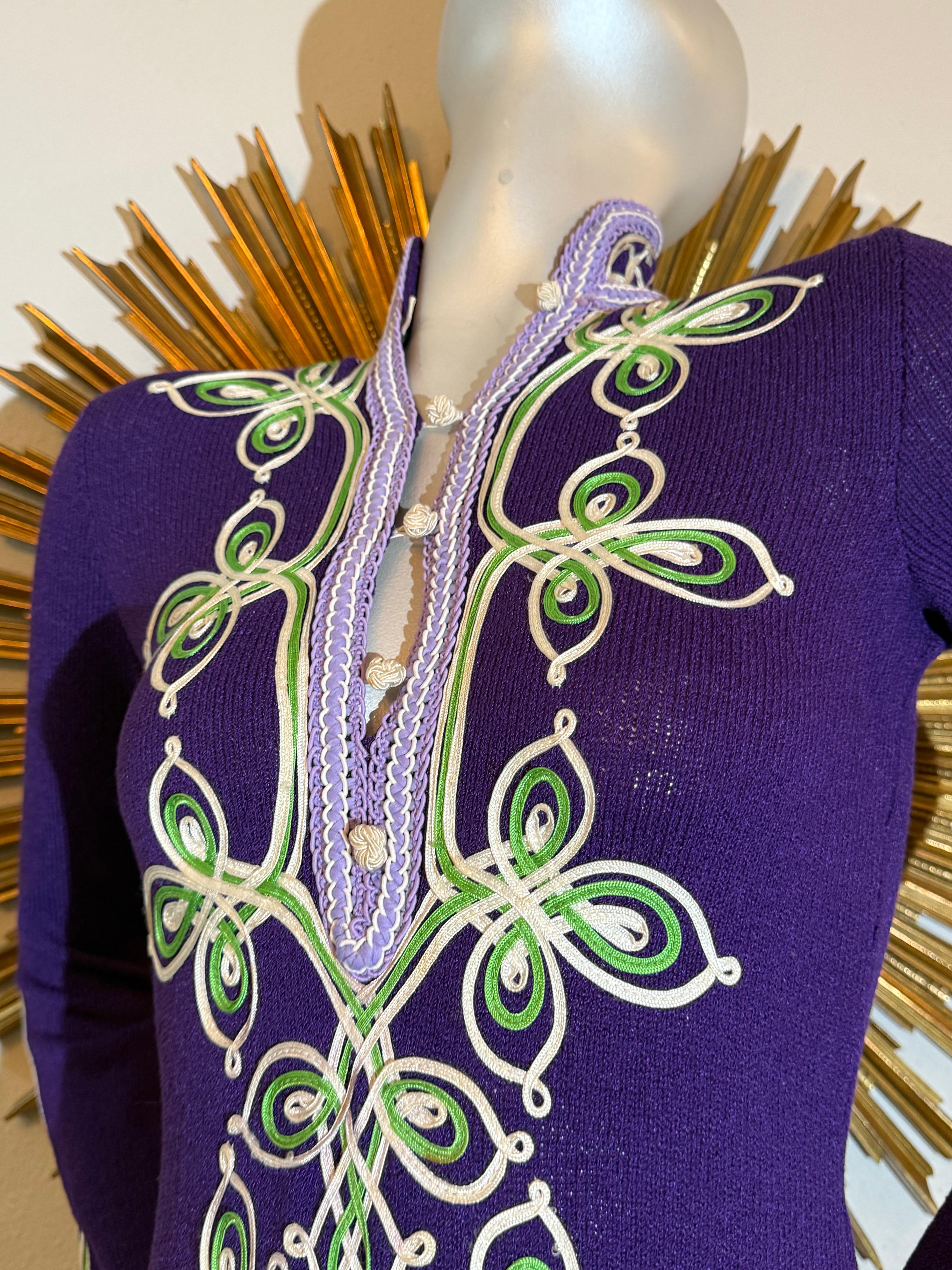 Caftano anni '70 di Adolfo a doppia maglia in lana e rayon viola reale con intrecci a nastro In condizioni ottime in vendita a Gresham, OR