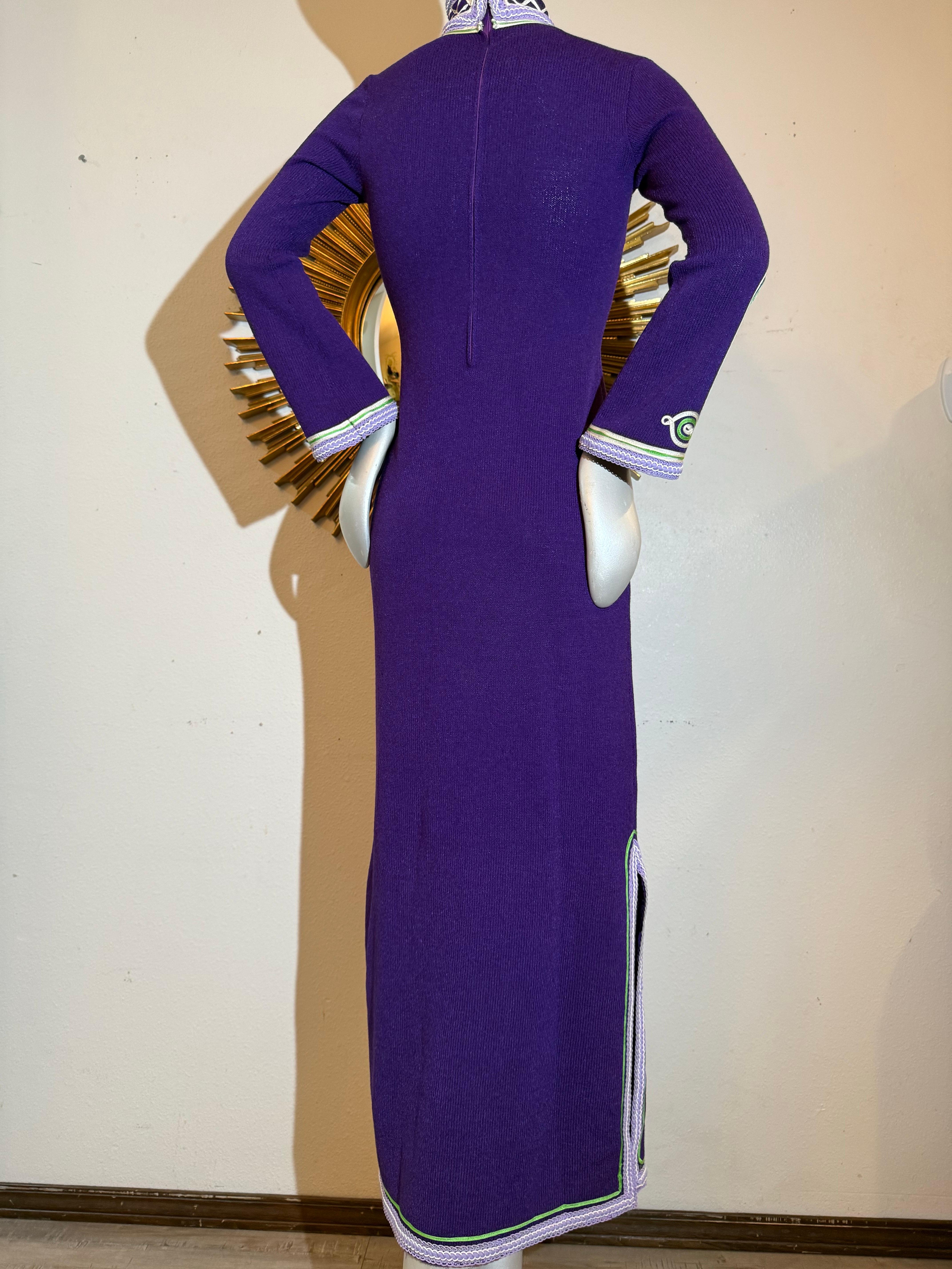 Caftano anni '70 di Adolfo a doppia maglia in lana e rayon viola reale con intrecci a nastro in vendita 3