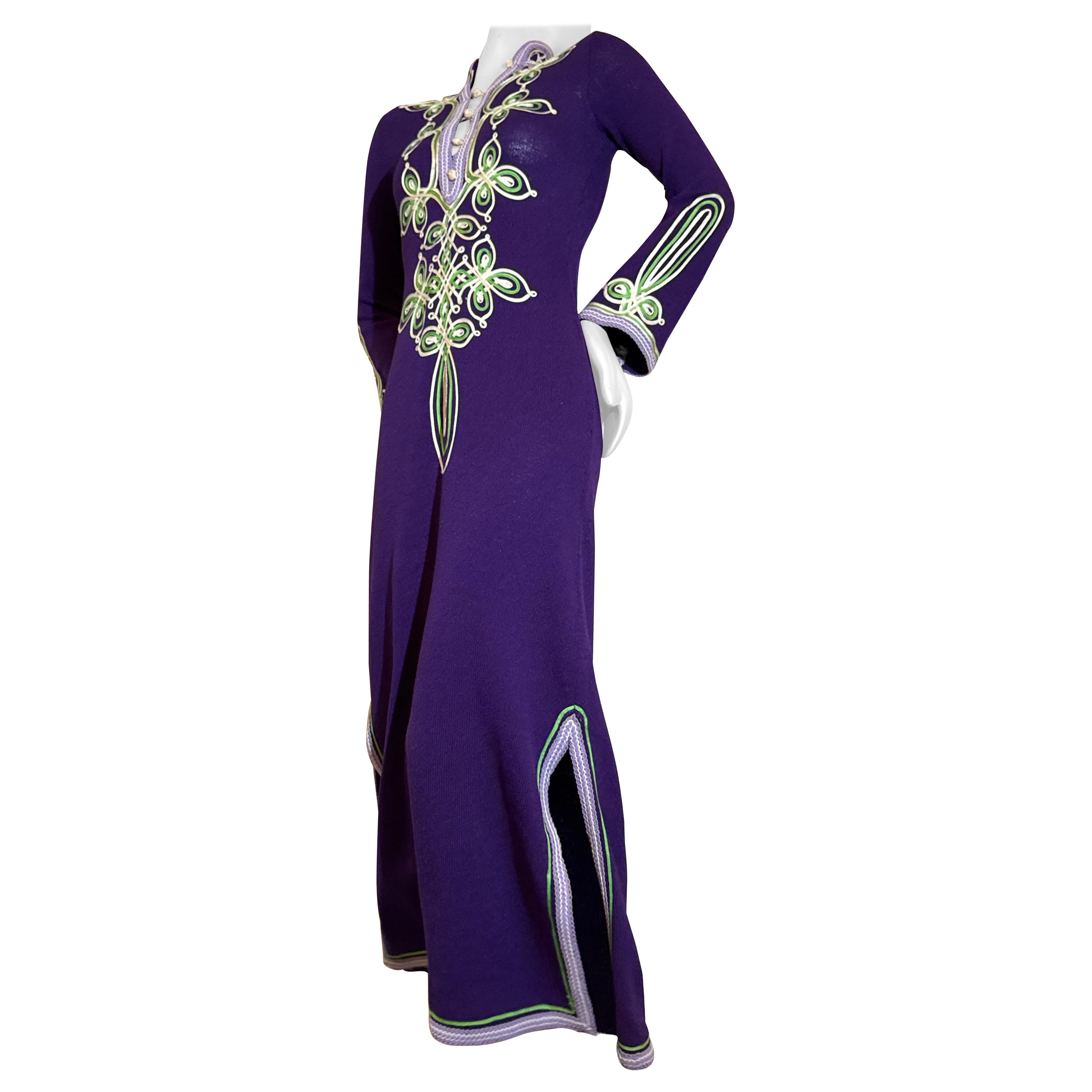 Caftano anni '70 di Adolfo a doppia maglia in lana e rayon viola reale con intrecci a nastro in vendita