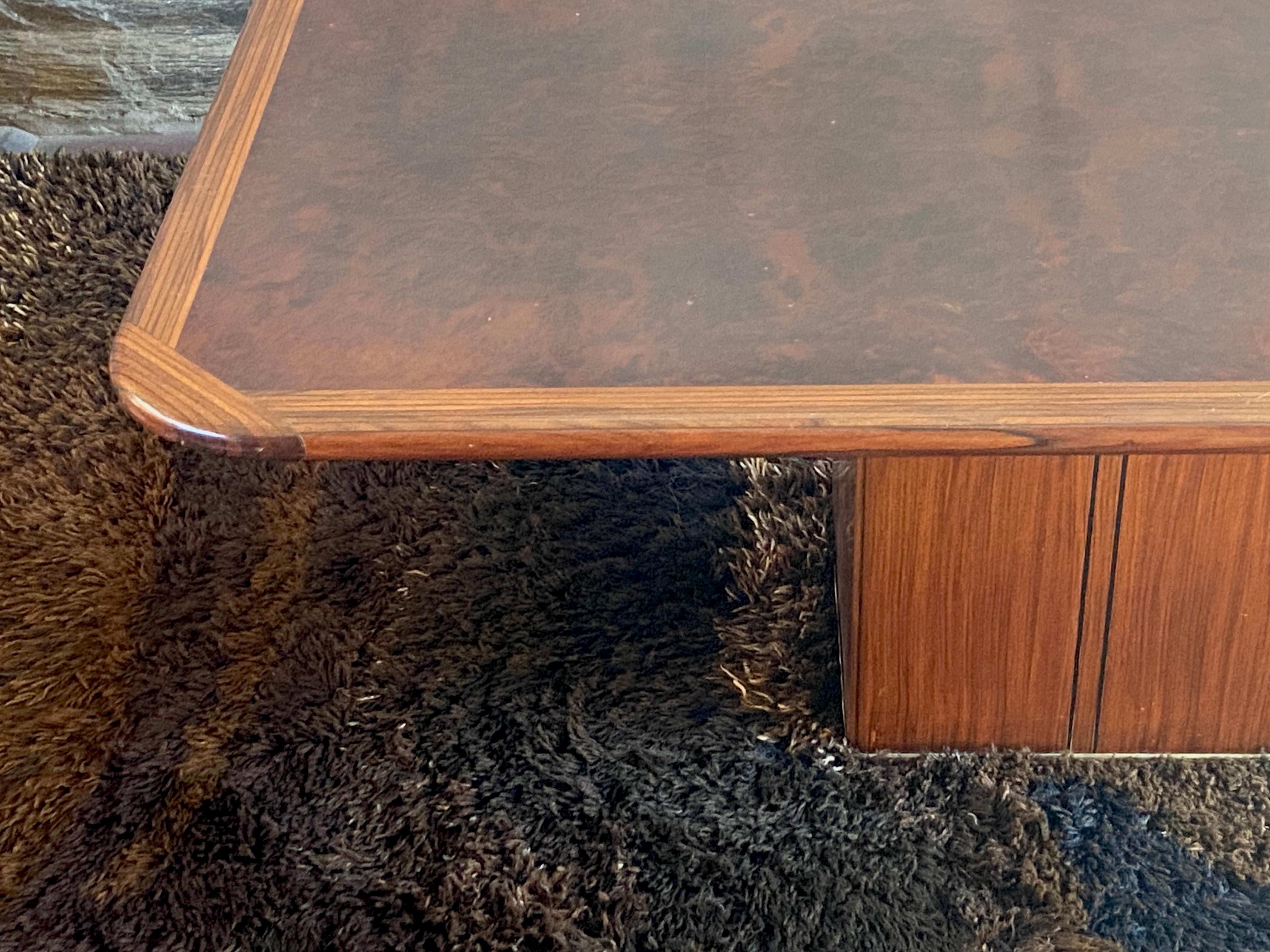 Mid-Century Modern Table de salle à manger Artona en ronce des années 1970 d'Afra et Tobia Scarpa pour Maxalto en vente