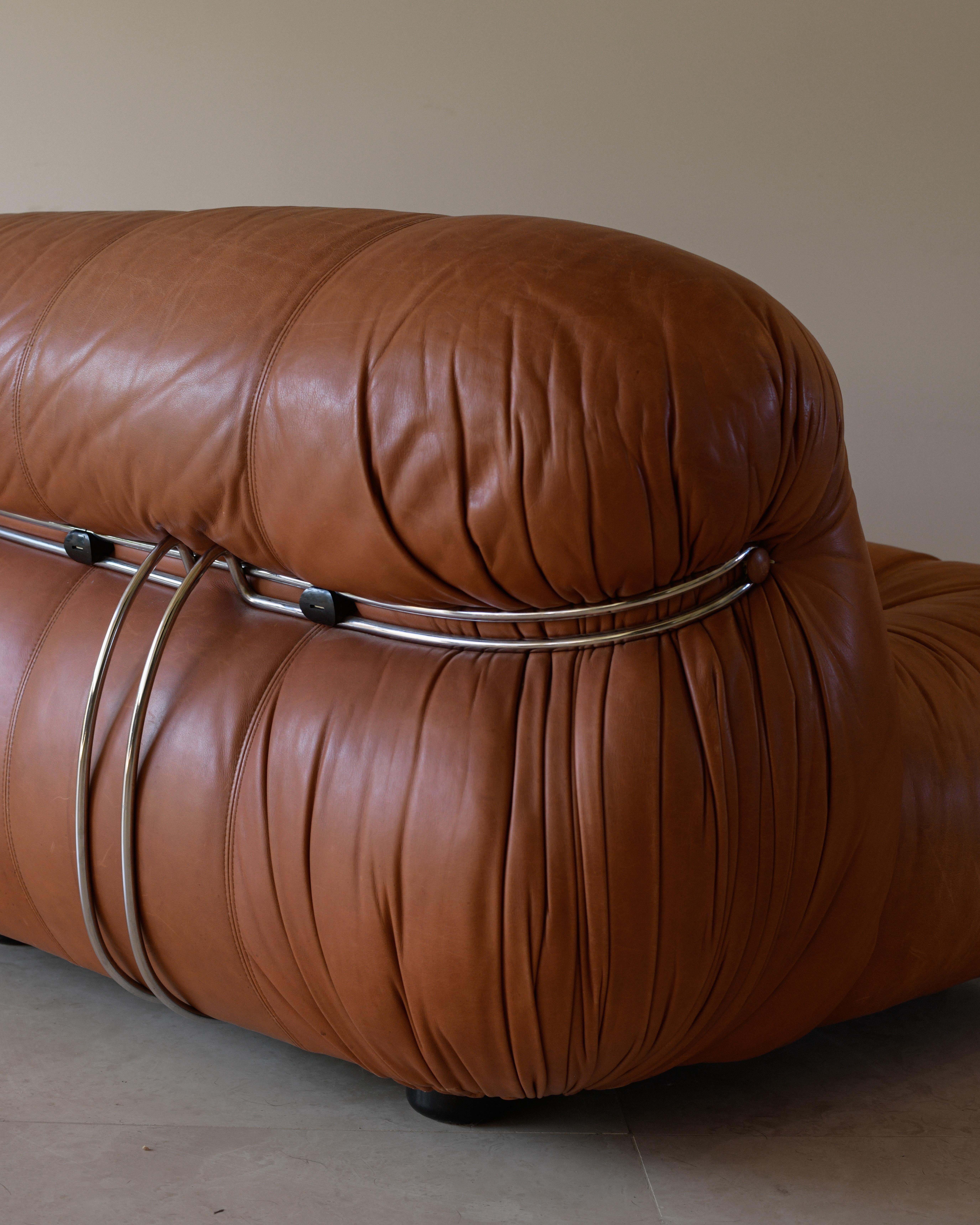 1970s Afra and Tobia Scarpa Soriana Sofa for Cassina, Italy Bon état - En vente à Los Angeles, CA