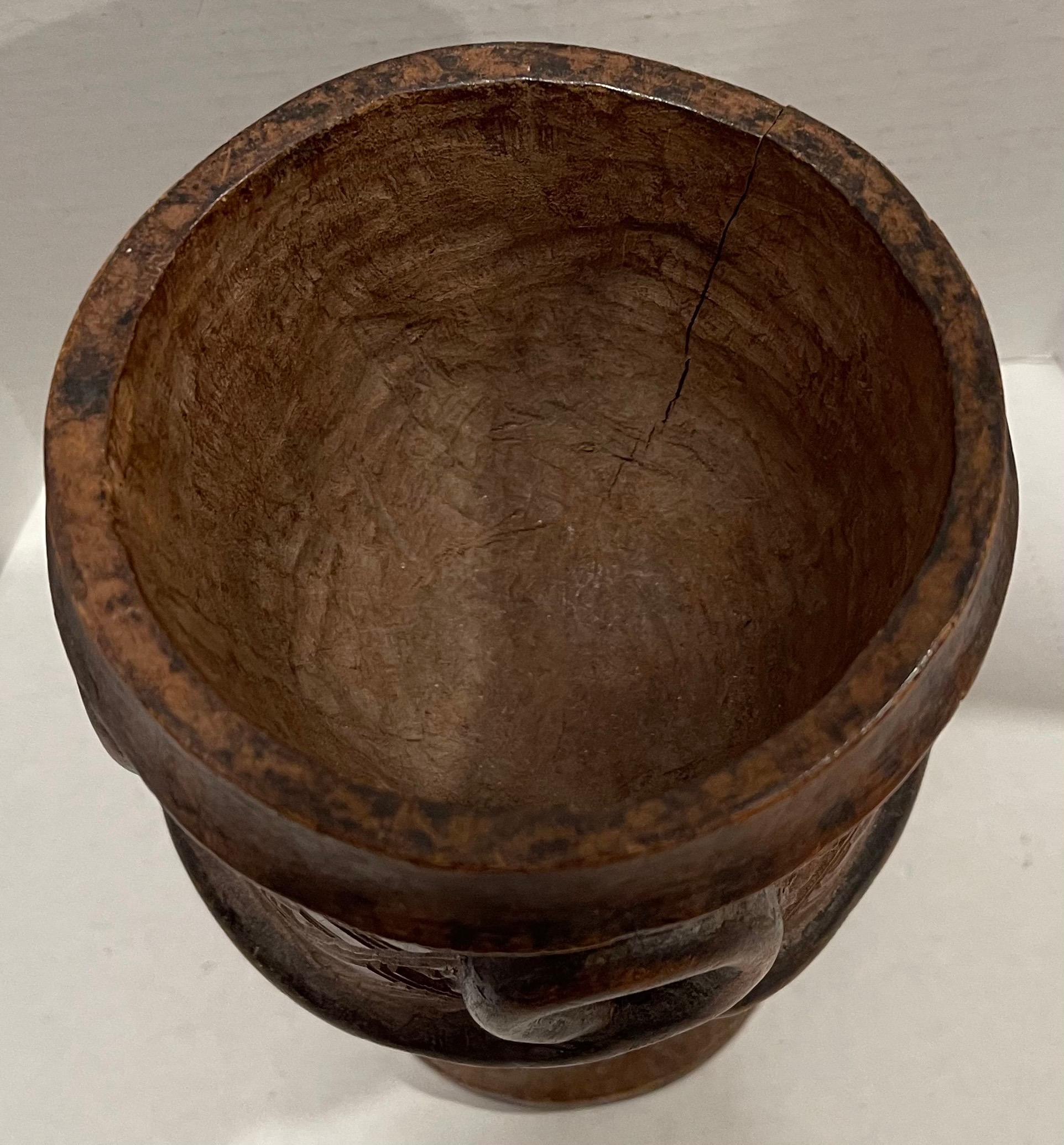 Bois Coupe de cérémonie africaine en bois sculpté des années 1970 en vente
