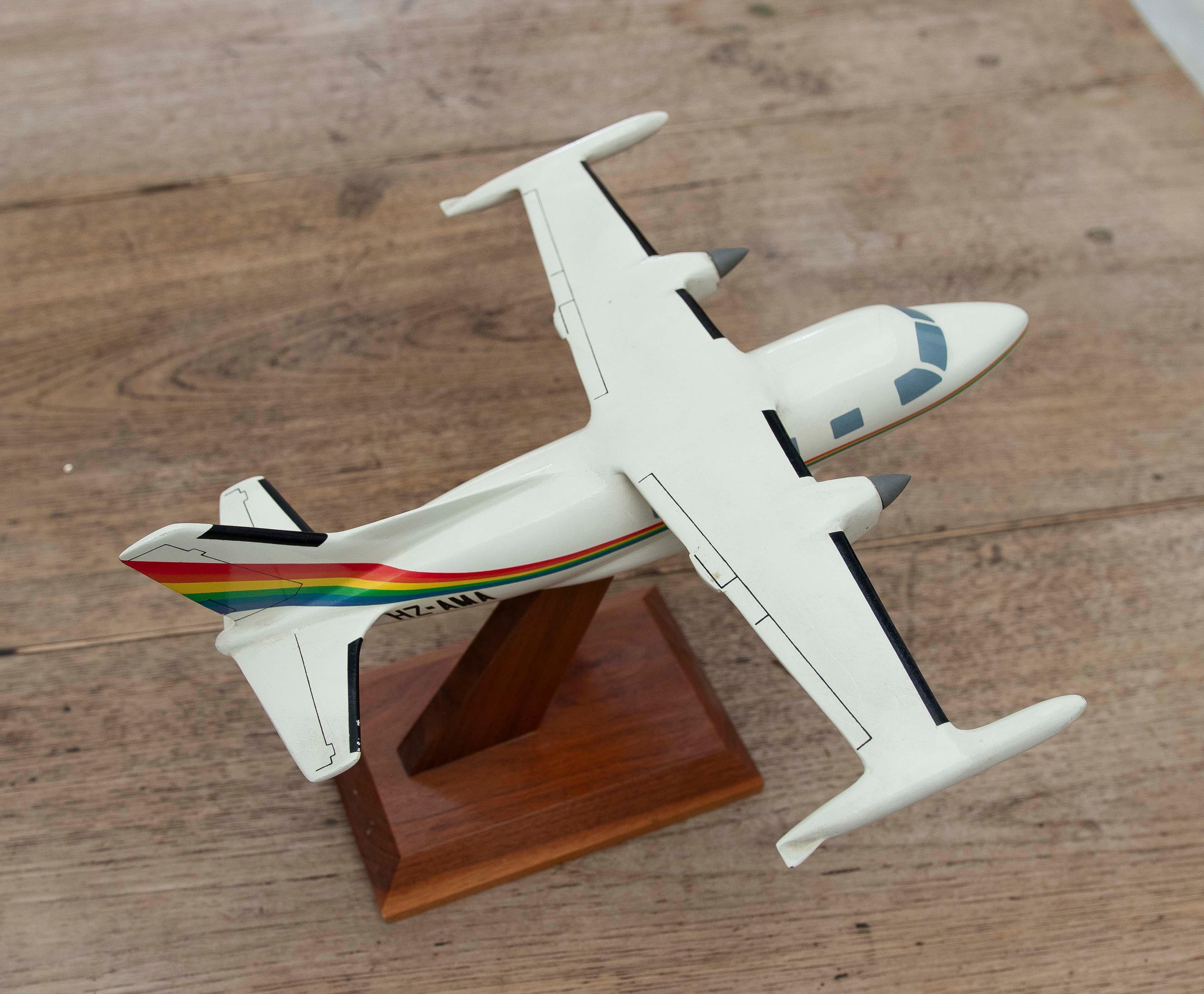 Modèle d'avion des années 1970 en résine laquée de la Maison Micro West INC en vente 4