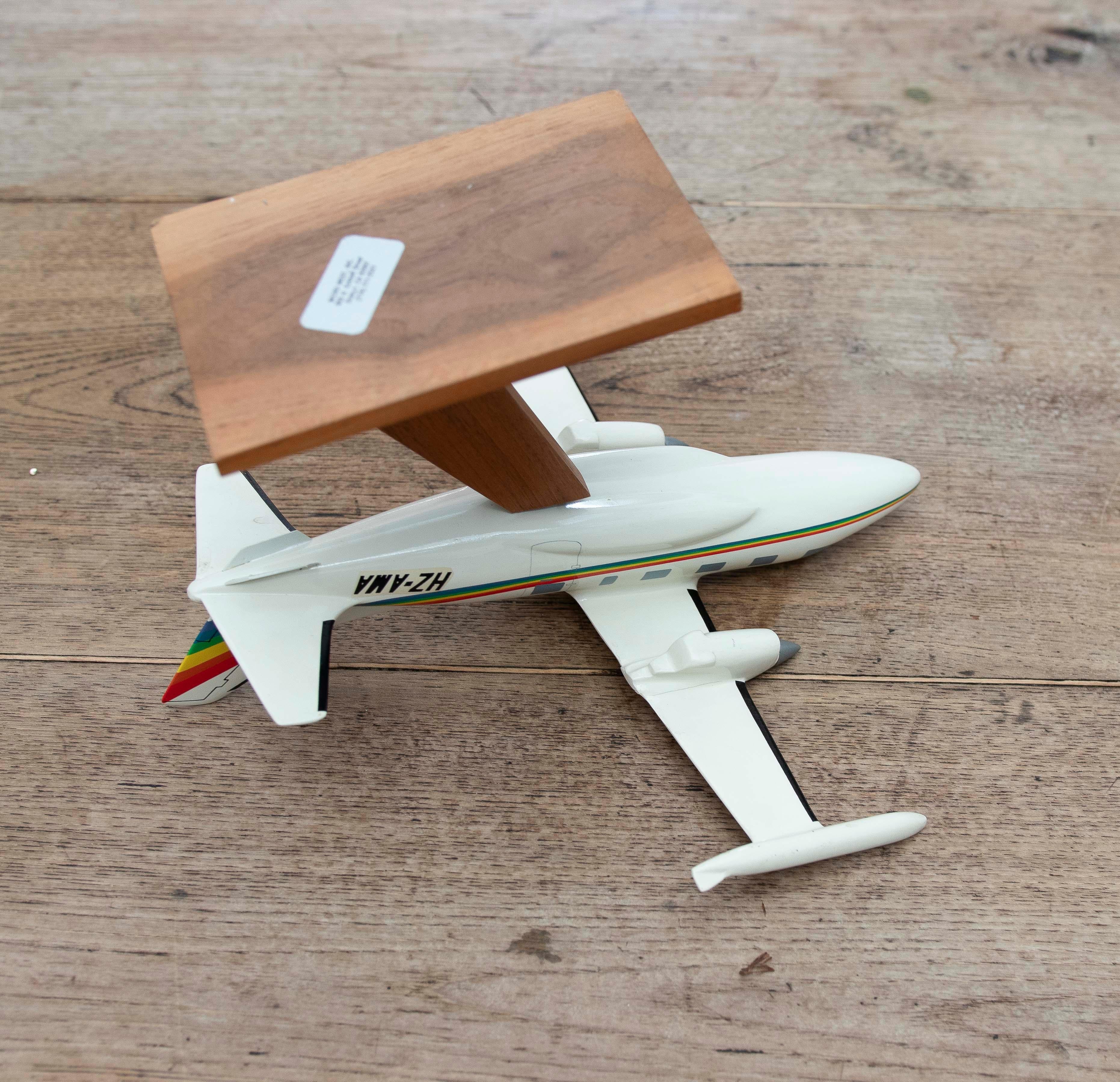 Modèle d'avion des années 1970 en résine laquée de la Maison Micro West INC en vente 6