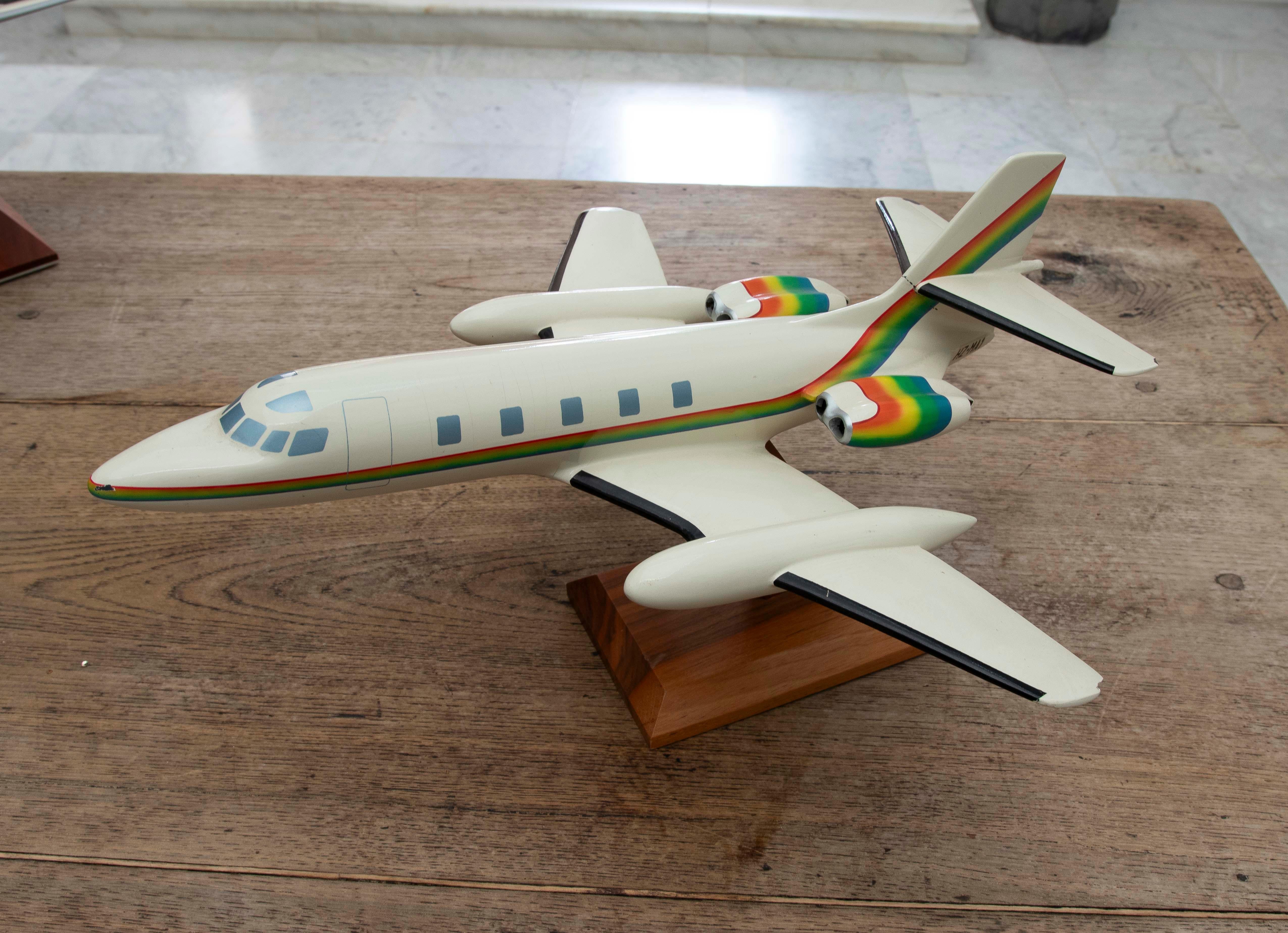 Laqué Modèle d'avion des années 1970 en résine laquée de la Maison Micro West INC en vente