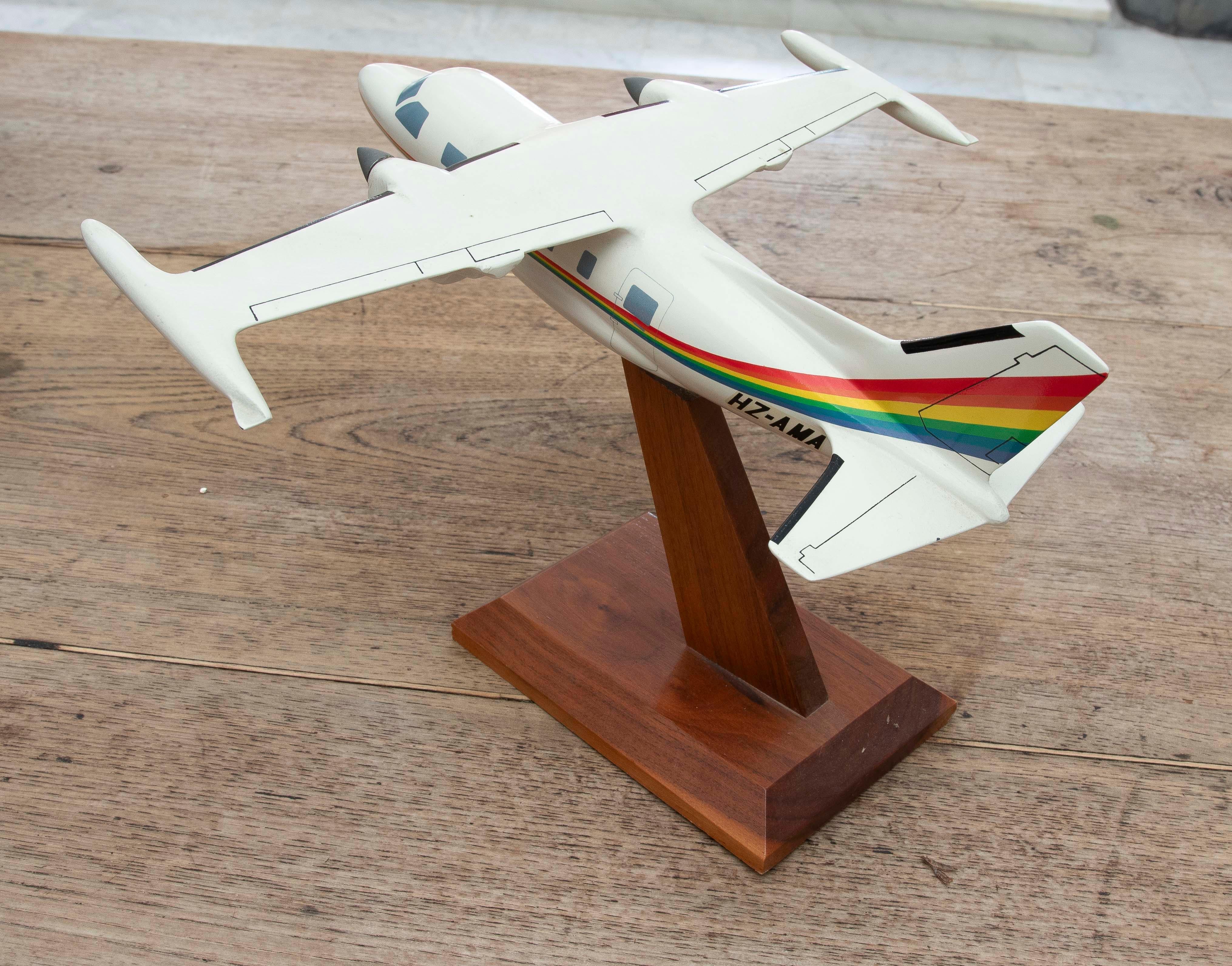 20ième siècle Modèle d'avion des années 1970 en résine laquée de la Maison Micro West INC en vente
