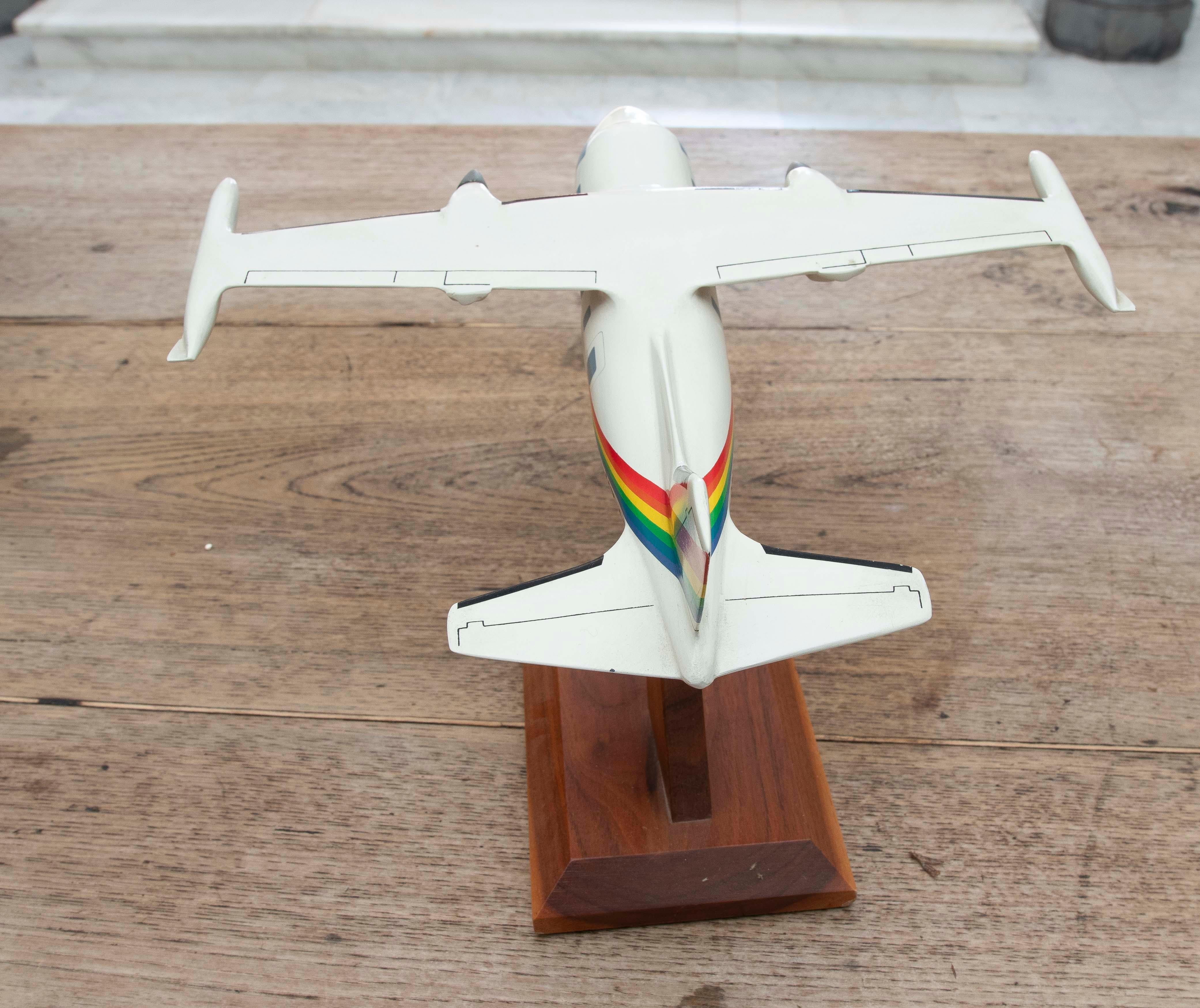 Résine Modèle d'avion des années 1970 en résine laquée de la Maison Micro West INC en vente
