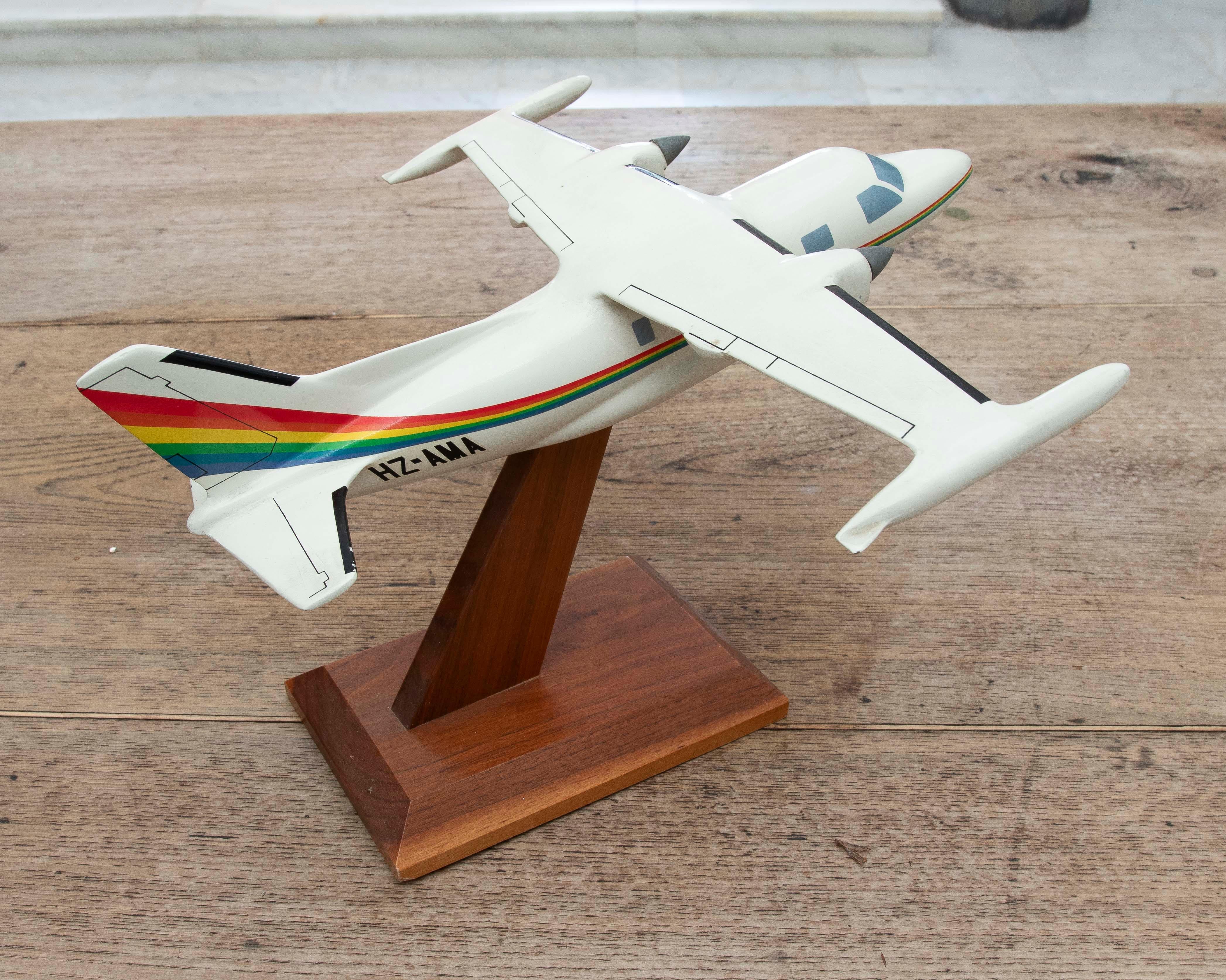 Modèle d'avion des années 1970 en résine laquée de la Maison Micro West INC en vente 1