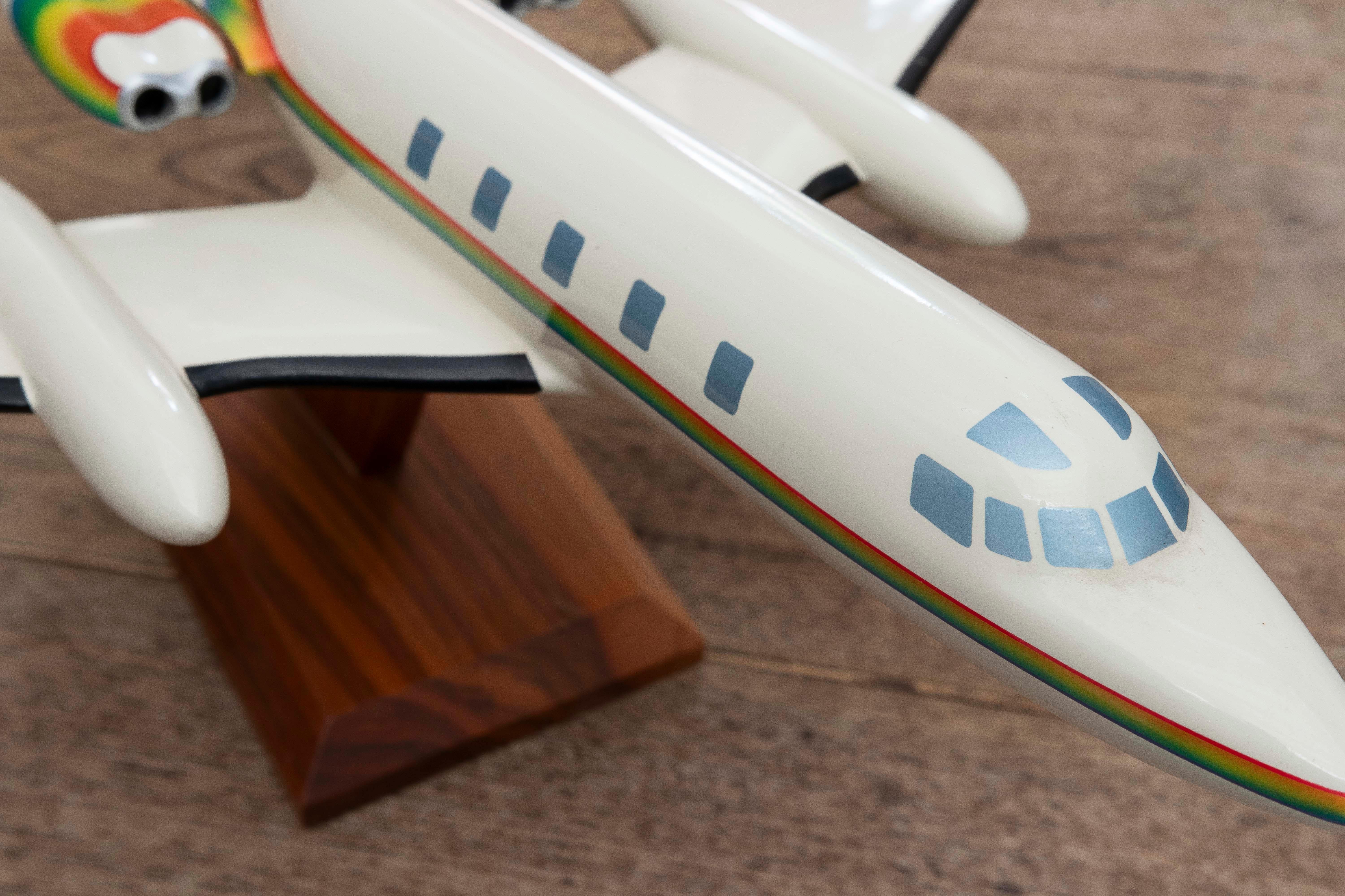 Modèle d'avion des années 1970 en résine laquée de la Maison Micro West INC en vente 2