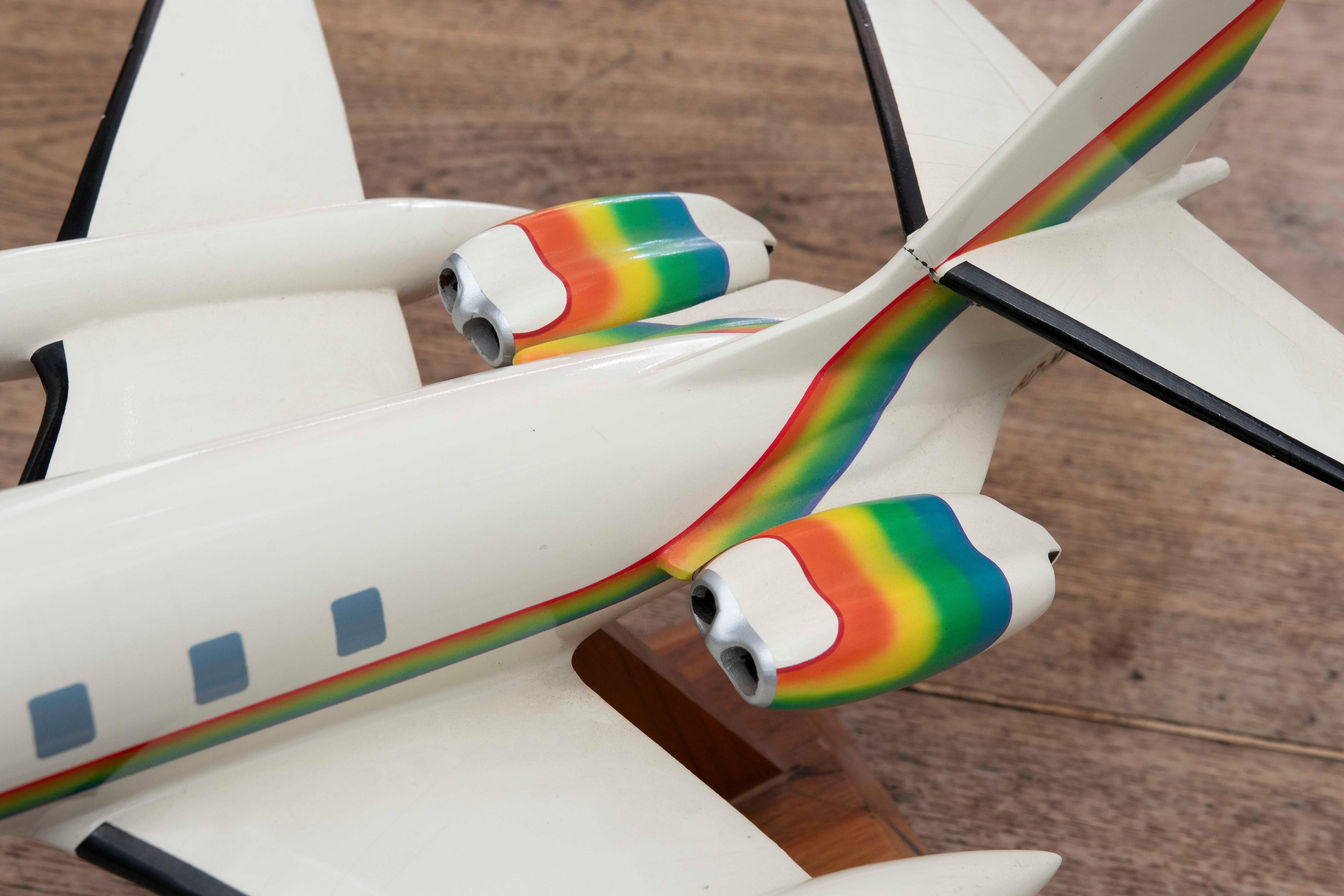 Modèle d'avion des années 1970 en résine laquée de la Maison Micro West INC en vente 3
