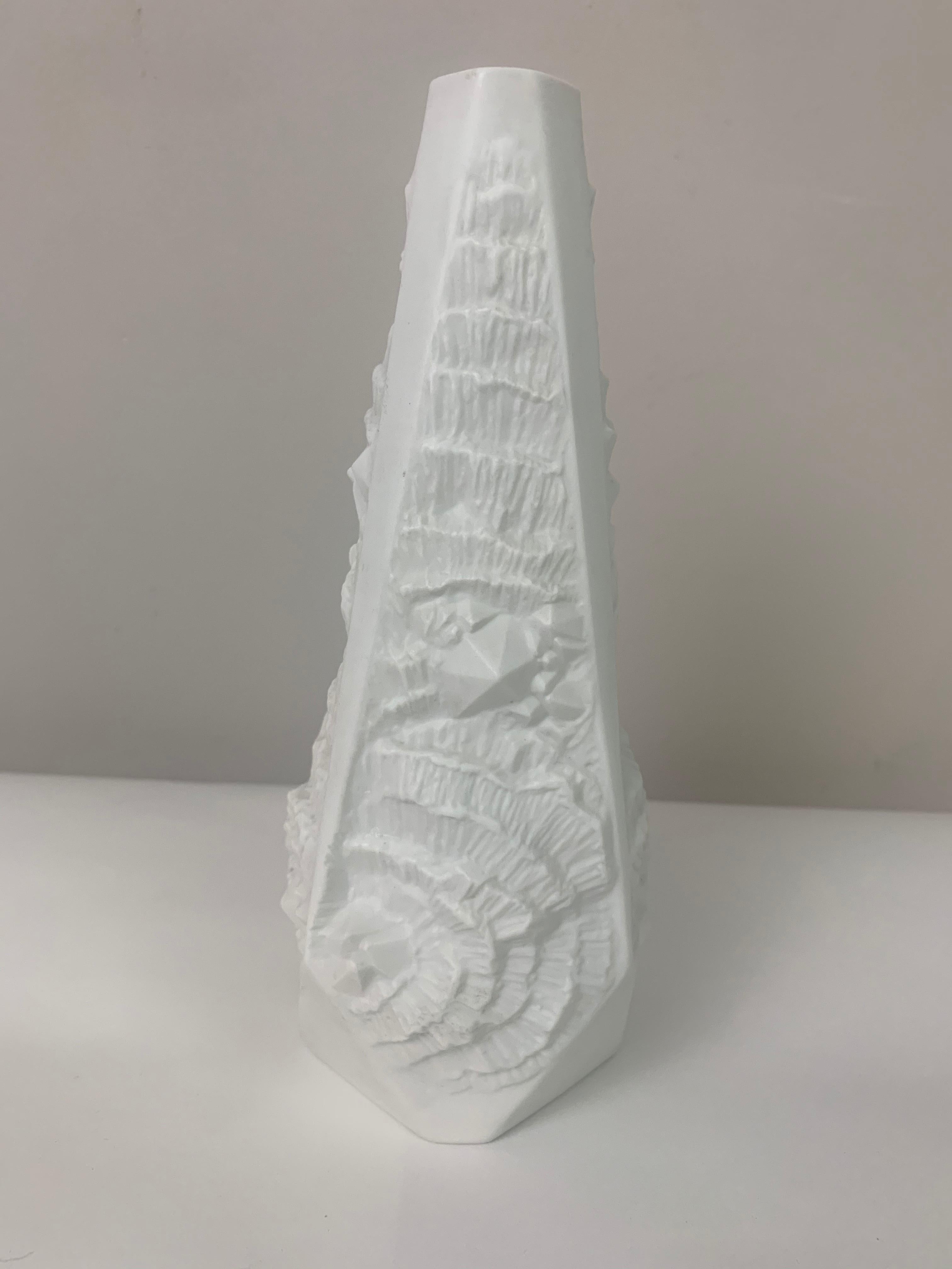 1970s AK Kaiser German Op Art White Fossil Bisque Matt Porcelain Vase No 274 1