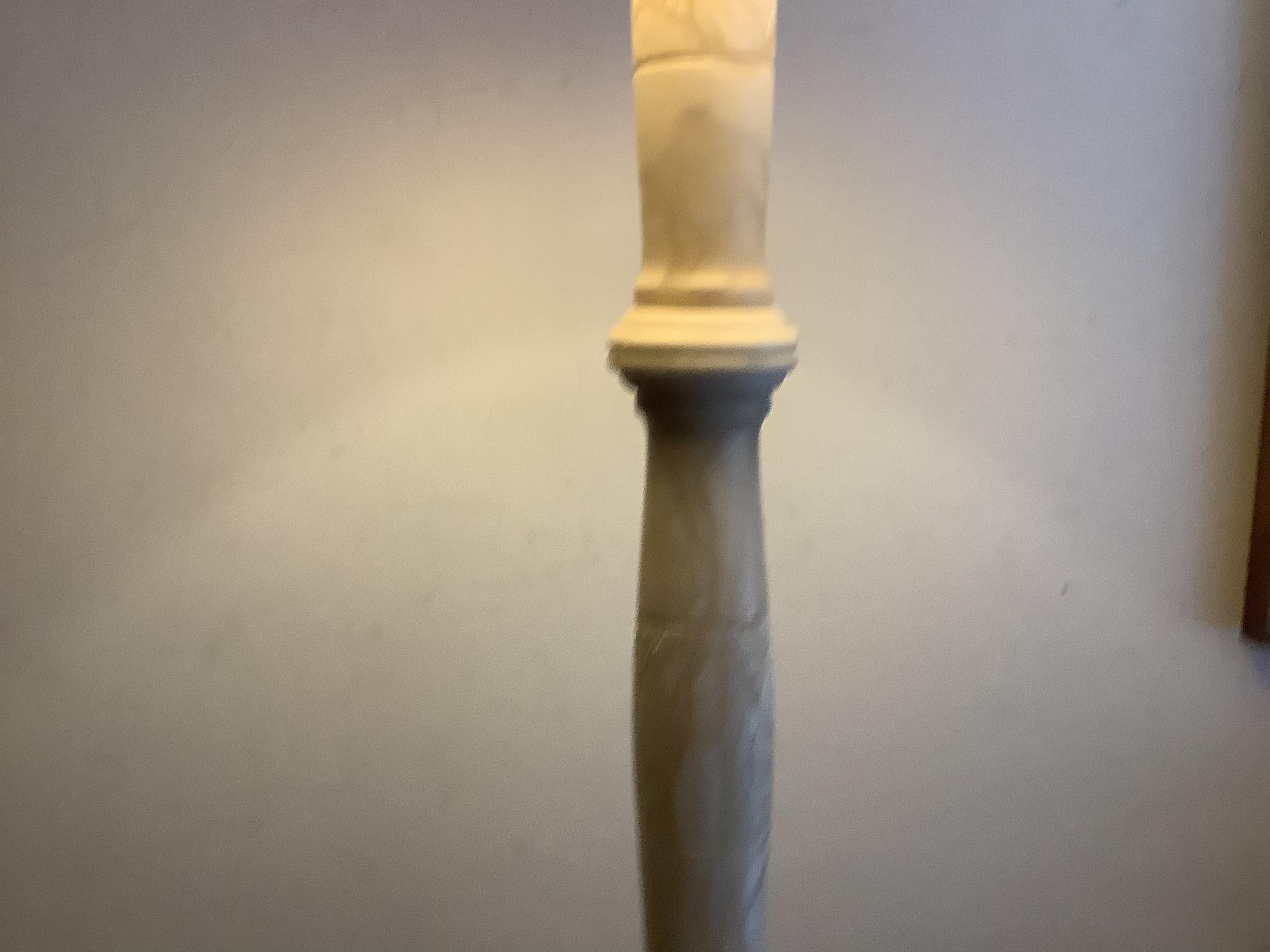 Stunning alabaster standing lamp with simple cravings on the stem.
 