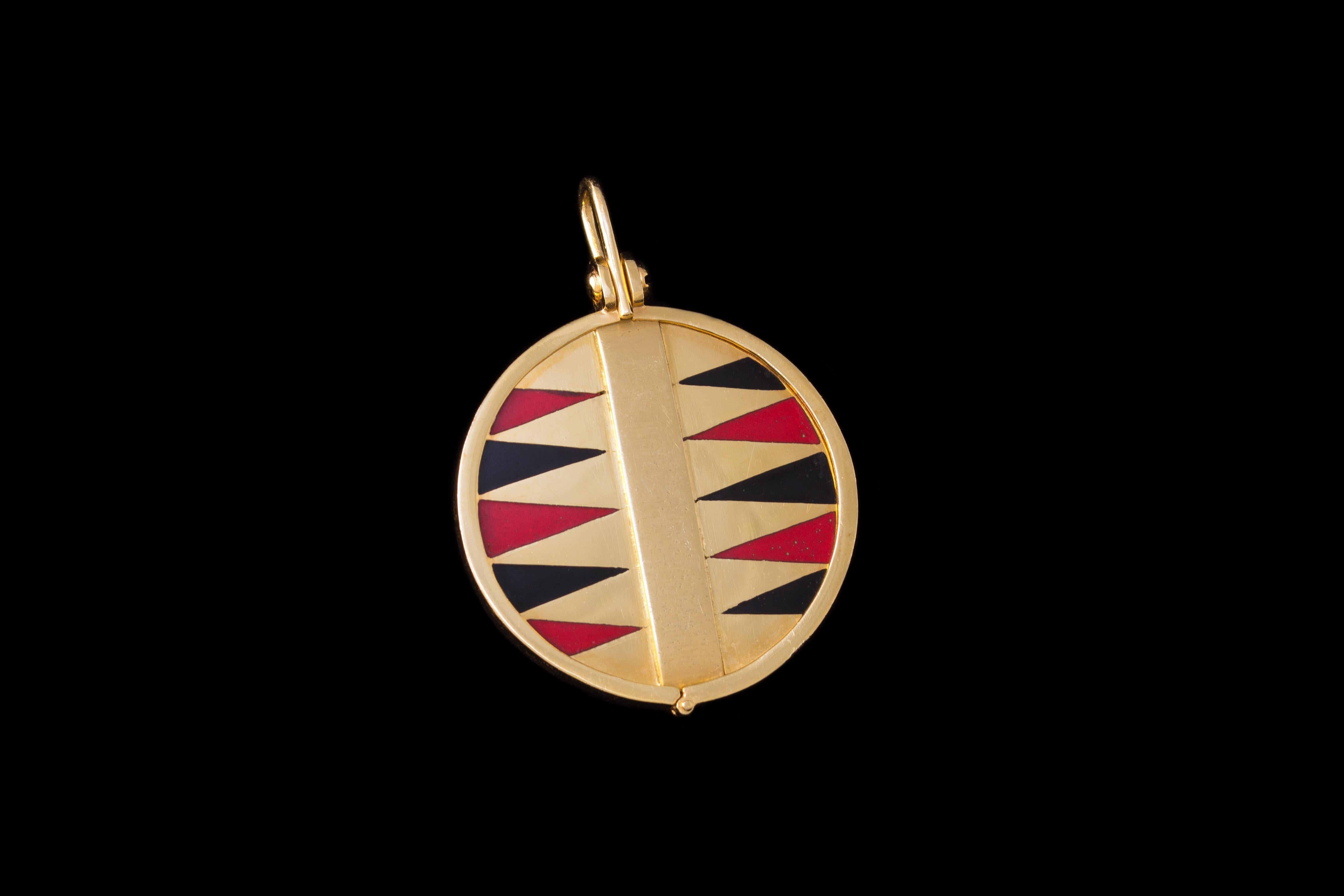 1970er Aldo Cipullo 18 Karat Gold und Emaille Backgammon-Anhänger (Moderne)