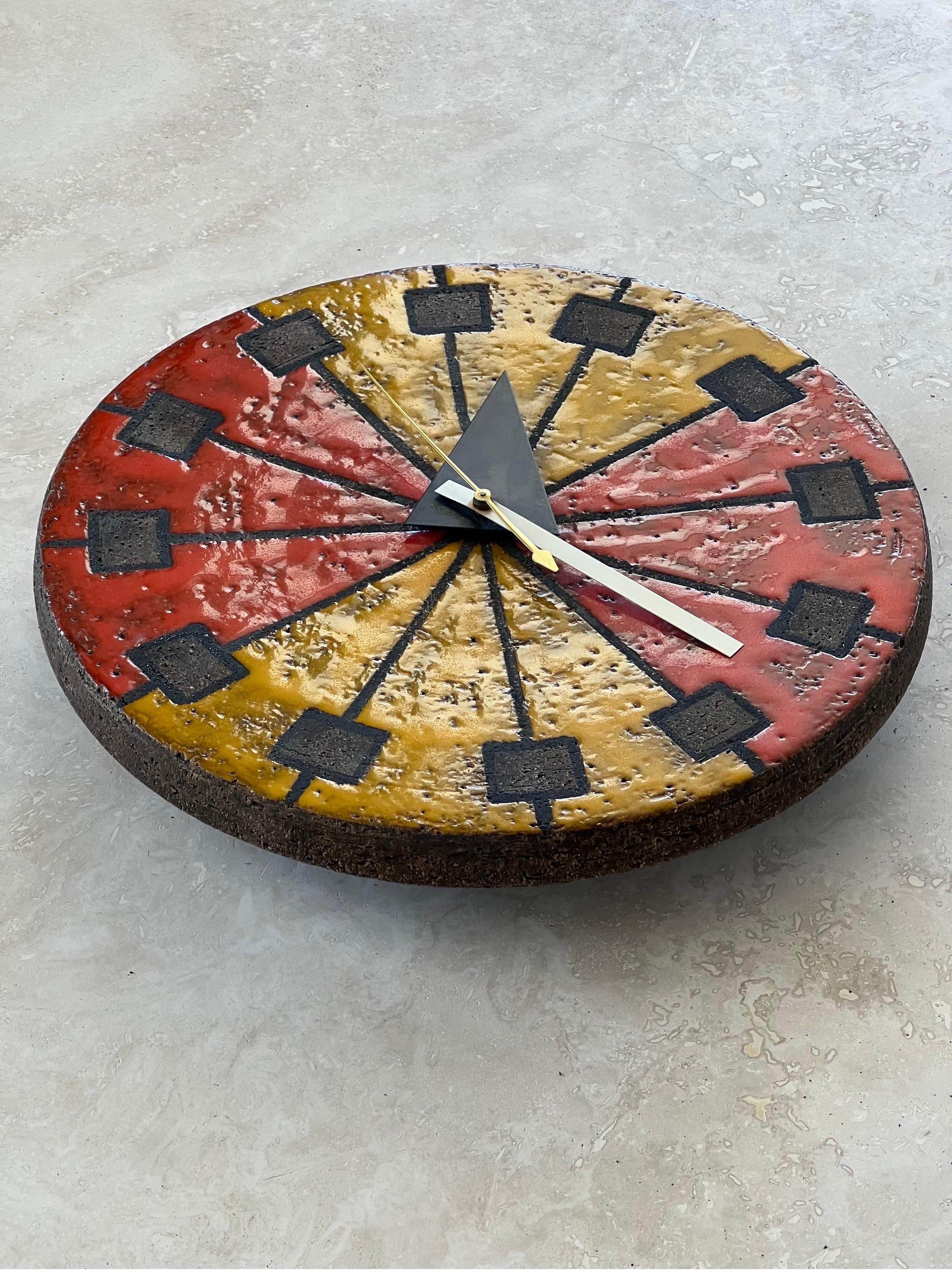 Product Description:
Meridian 1970s Aldo Londi Bitossi Ceramic Wall Clock
This stunning Meridian wall clock, designed by Aldo Londi for Bitossi in the 1970s, is a vibrant example of mid-century Italian craftsmanship. The clock features a striking