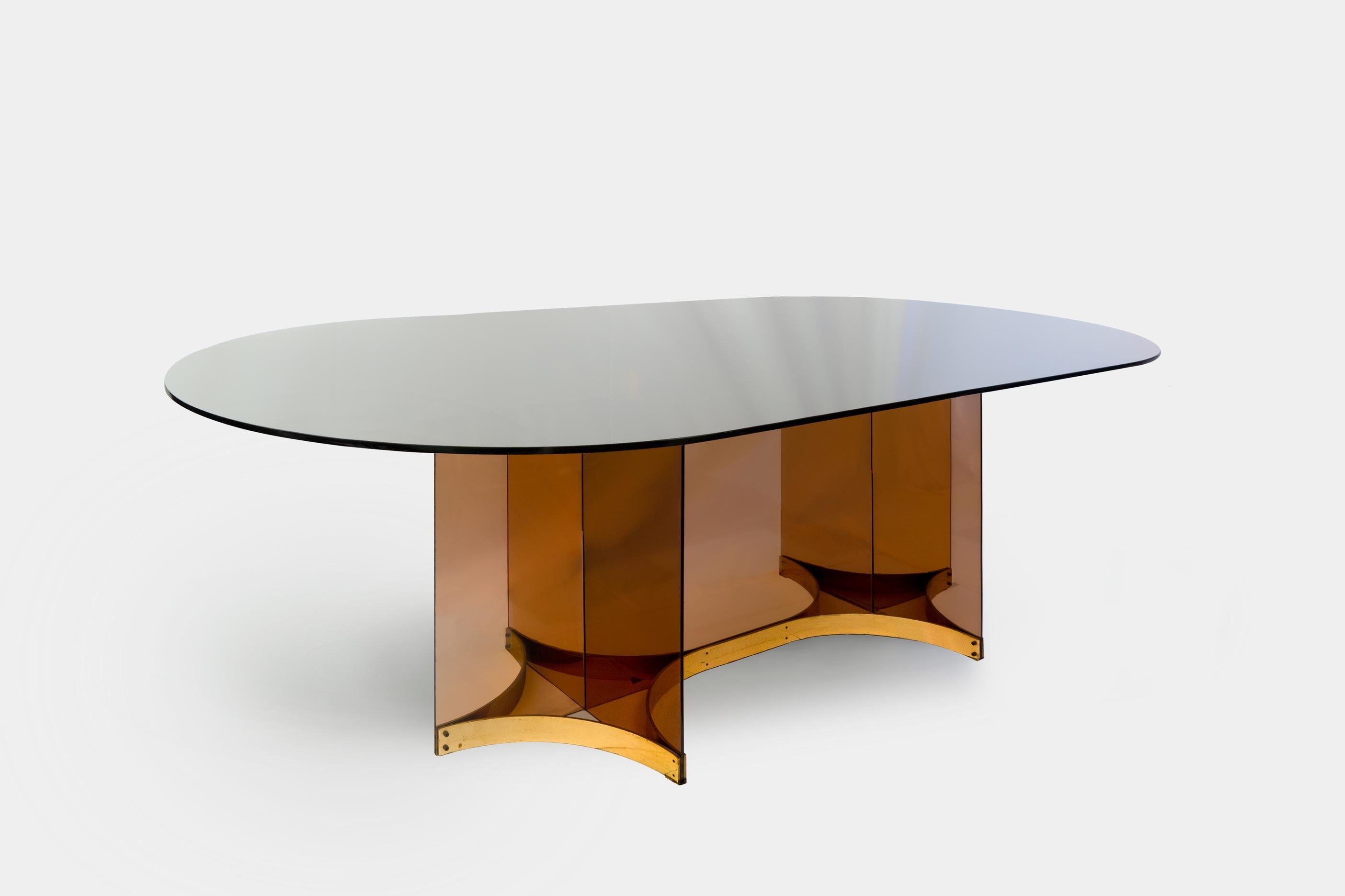 1970's Alessandro Albrizzi Dining Table Glass Perspex Orange Brass Mid Century In Good Condition For Sale In Milano, IT