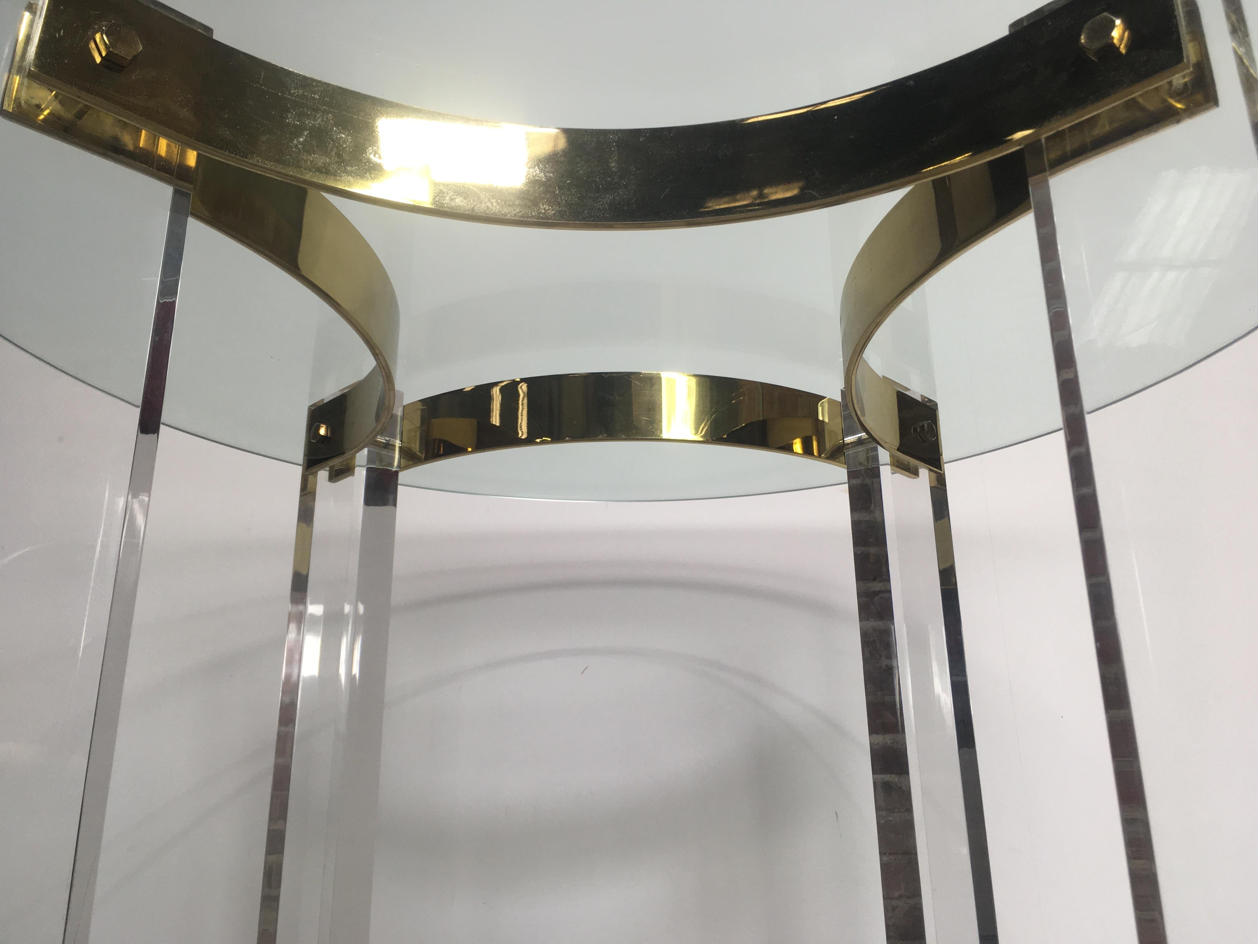 1970s Alessandro Albrizzi Italian Design Round Glass Brass Plexi Pedestal Table For Sale 5