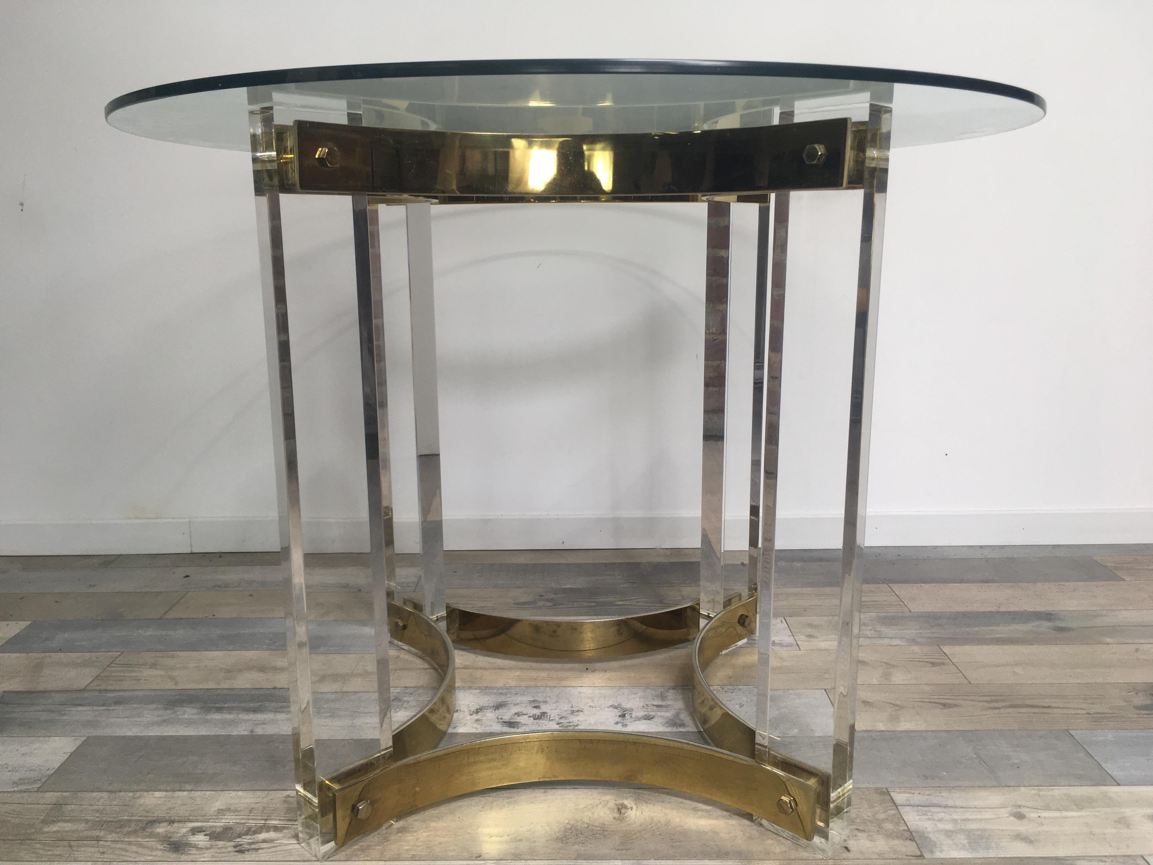 Ère spatiale 1970 Alessandro Albrizzi Italian Design Round Glass Brass Plexi Pedestal Table en vente