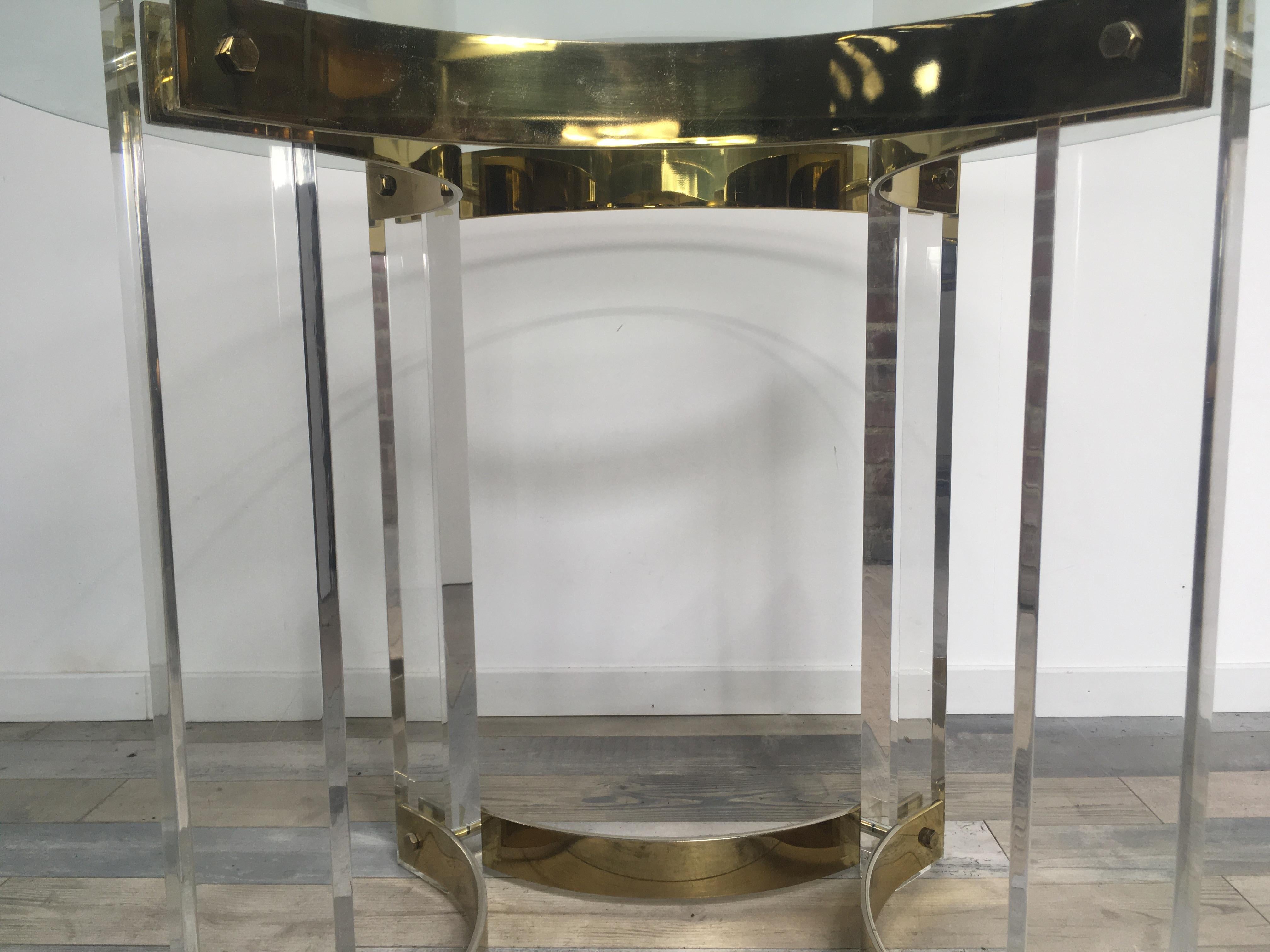 1970 Alessandro Albrizzi Italian Design Round Glass Brass Plexi Pedestal Table en vente 1
