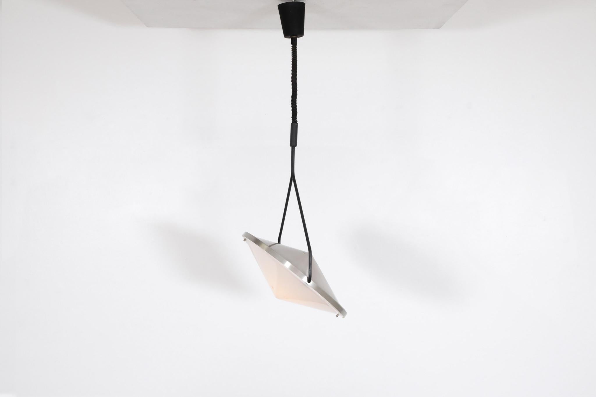 Mid-Century Modern Plafonnier 'Kompas' en aluminium et plexiglas des années 1970, RAAK en vente