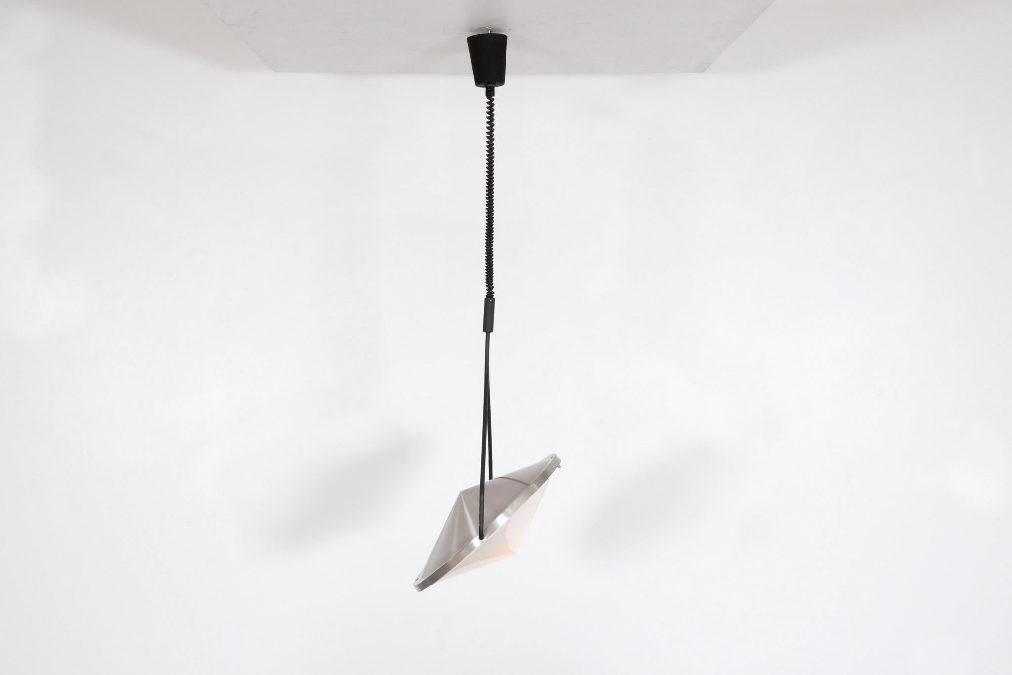 Plafonnier 'Kompas' en aluminium et plexiglas des années 1970, RAAK Bon état - En vente à Los Angeles, CA