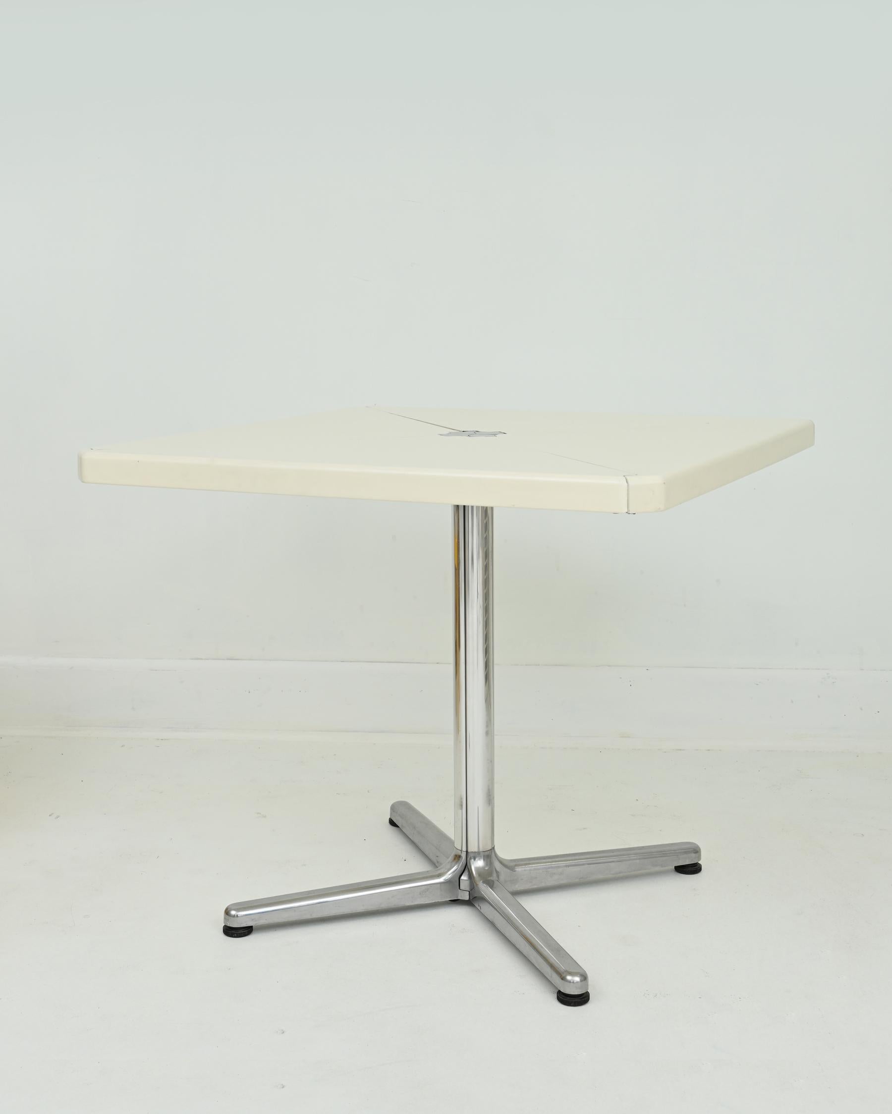 Mid-Century Modern Table pliante Plano crème des années 1970 de Giancarlo Piretti pour Castelli en vente
