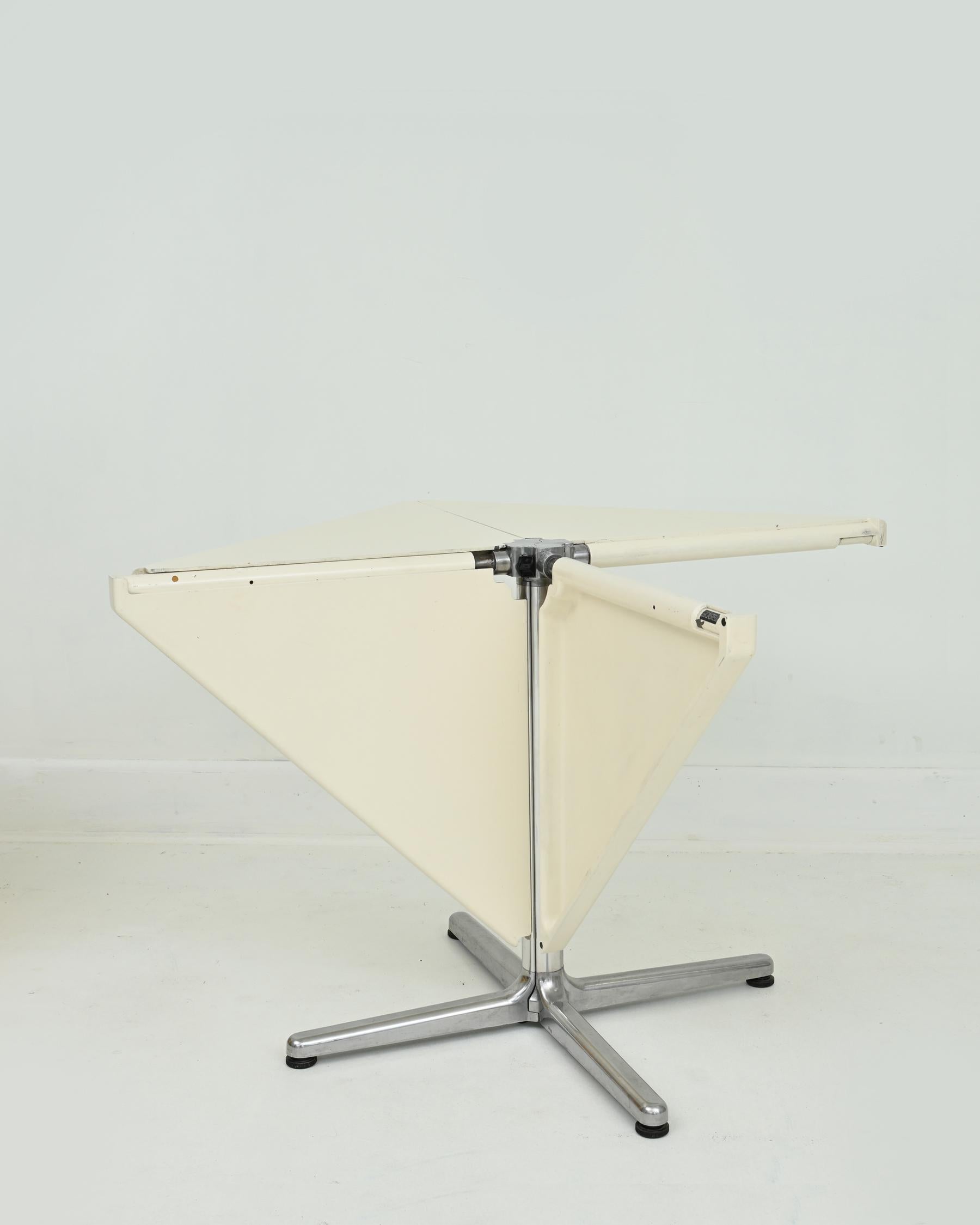 1970s Aluminum Cream Plano Folding Table by Giancarlo Piretti for Castelli In Good Condition For Sale In San Gabriel, CA