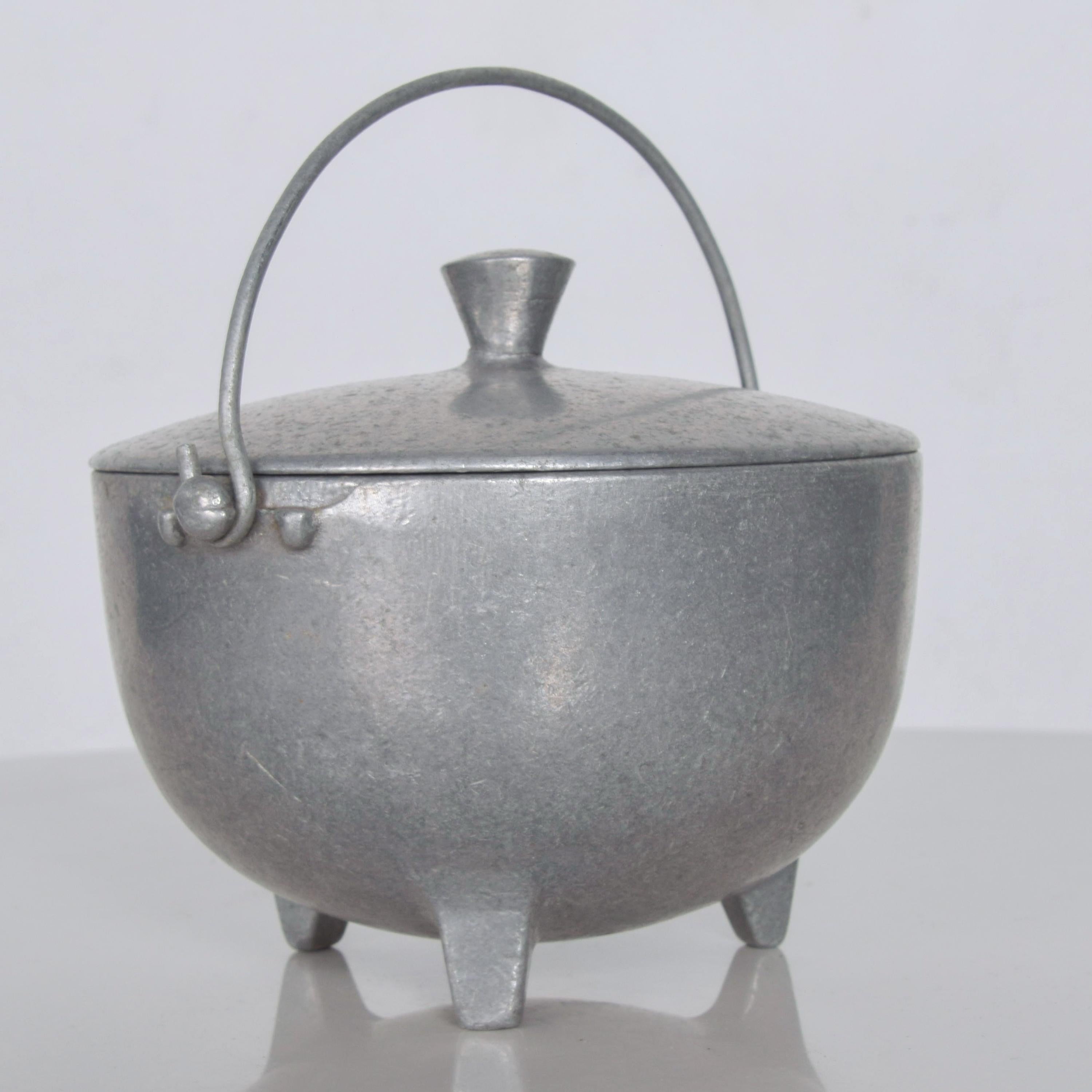 American 1970s Sculpted Aluminum Kettle Pot & Lid Footed Design Industrial Minalloy NYC