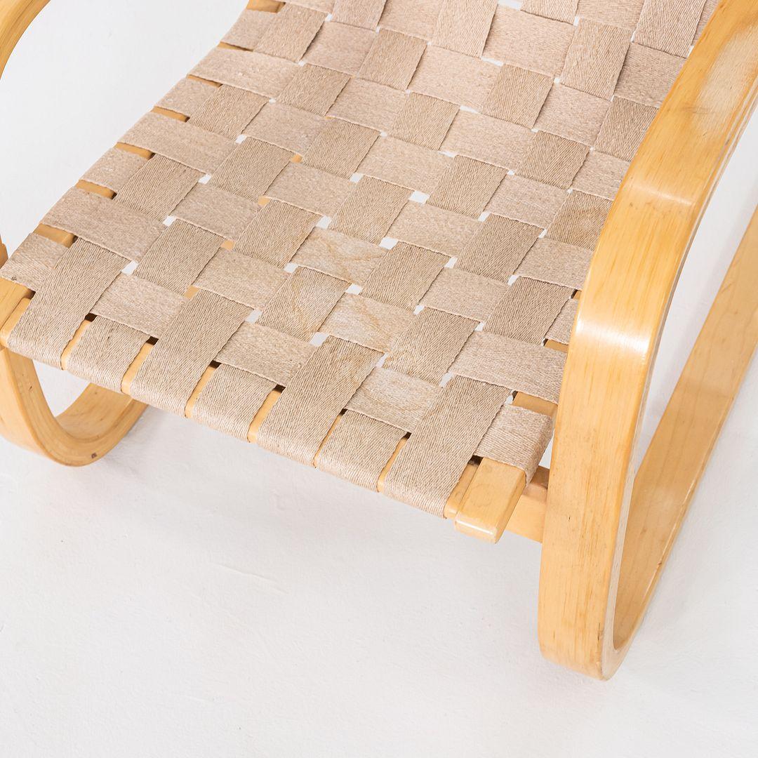 Alvar Aalto e Aino Aalto per Artek / ICF 406 Lounge Chair in Beeche con fettuccia degli anni '70 in vendita 4