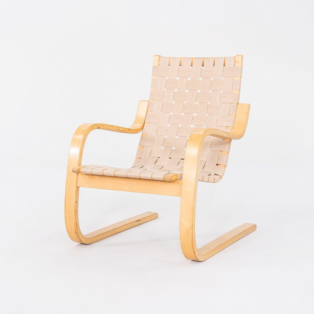 Finlandese Alvar Aalto e Aino Aalto per Artek / ICF 406 Lounge Chair in Beeche con fettuccia degli anni '70 in vendita