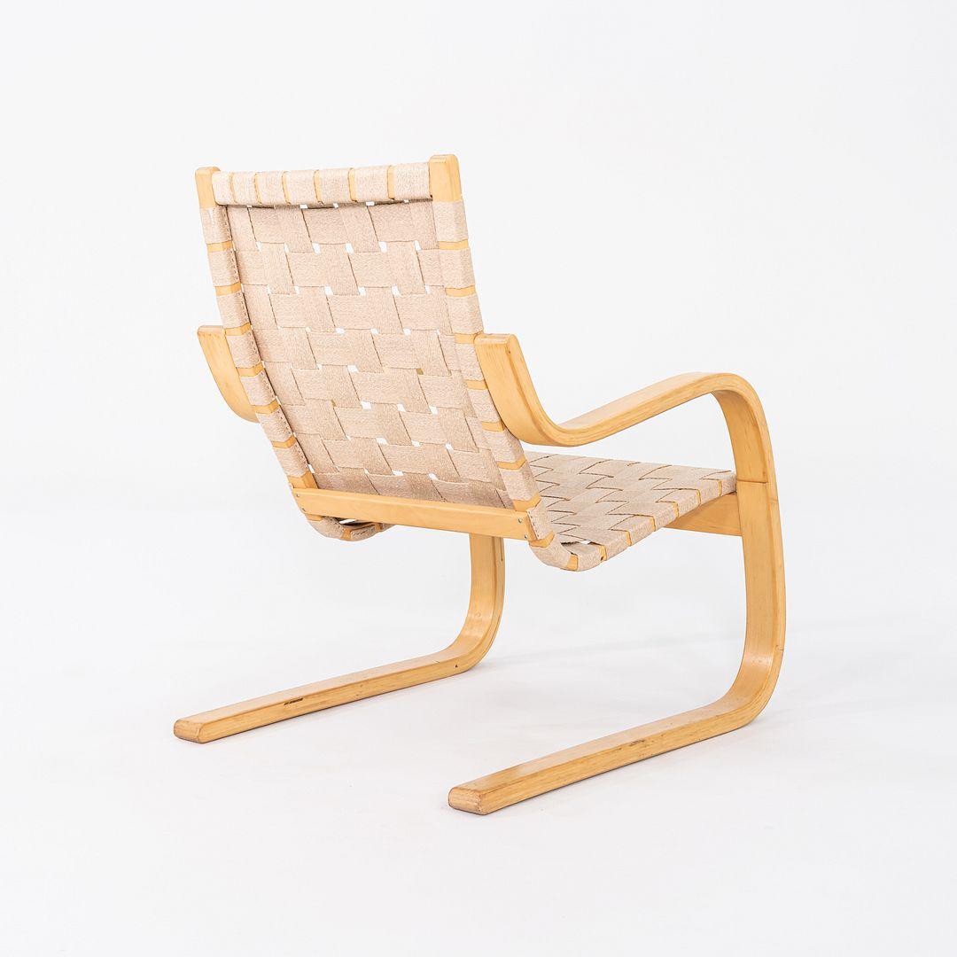 Alvar Aalto e Aino Aalto per Artek / ICF 406 Lounge Chair in Beeche con fettuccia degli anni '70 In condizioni buone in vendita a Philadelphia, PA