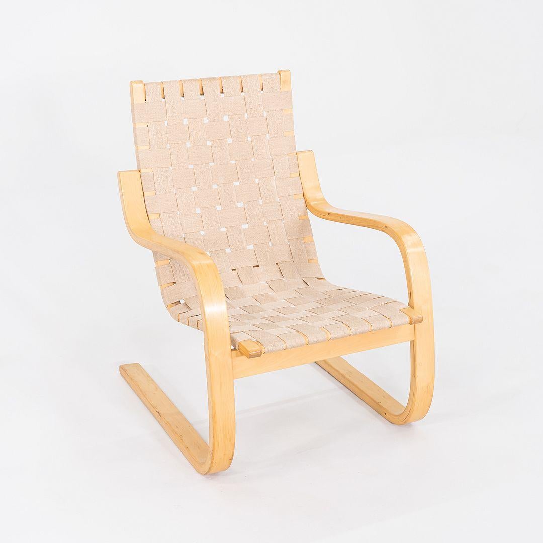 Alvar Aalto e Aino Aalto per Artek / ICF 406 Lounge Chair in Beeche con fettuccia degli anni '70 in vendita 1