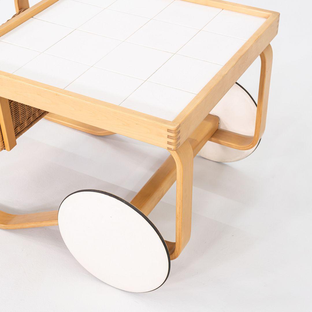 Carro de té de los años 70 Alvar Aalto y Aino Aalto para Artek en abedul con azulejos de cerámica en venta 3