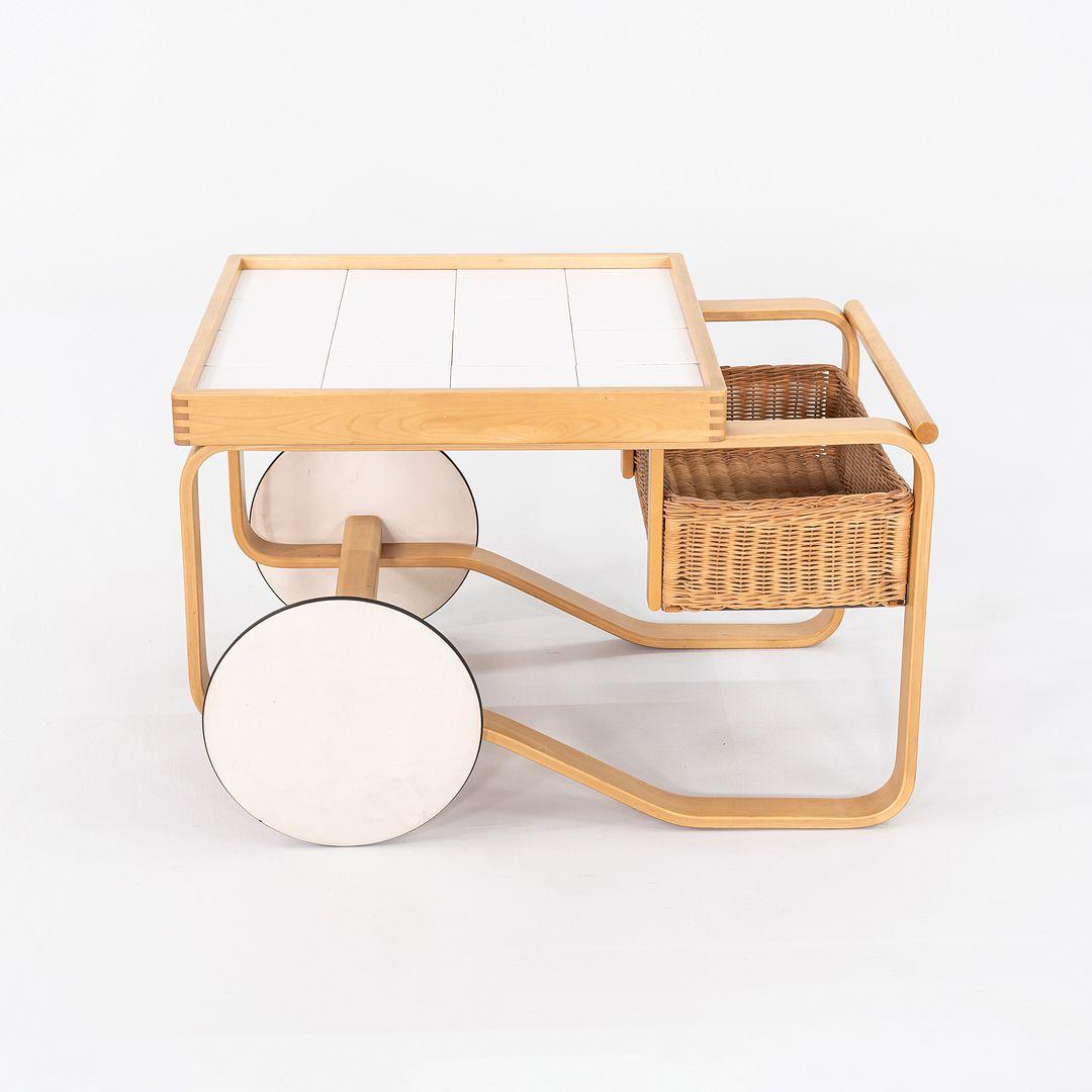 Carro de té de los años 70 Alvar Aalto y Aino Aalto para Artek en abedul con azulejos de cerámica Moderno en venta