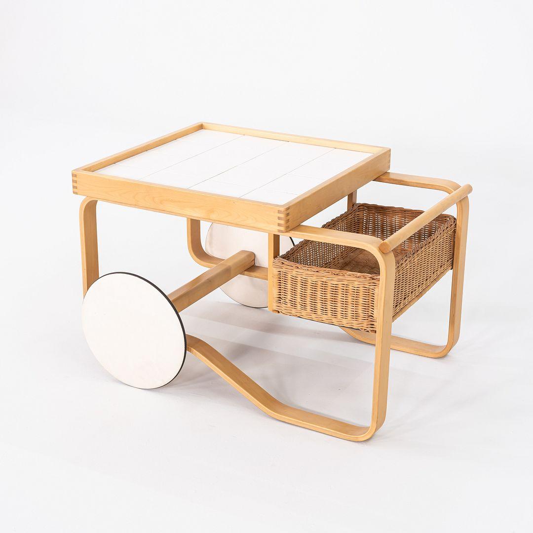 Carro de té de los años 70 Alvar Aalto y Aino Aalto para Artek en abedul con azulejos de cerámica en venta 1