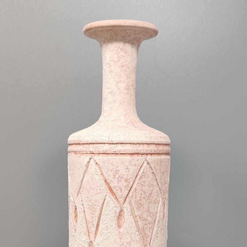 Incroyable paire de vases en céramique de couleur rose antique des années 1970. Fabriquée en Italie en vente 1
