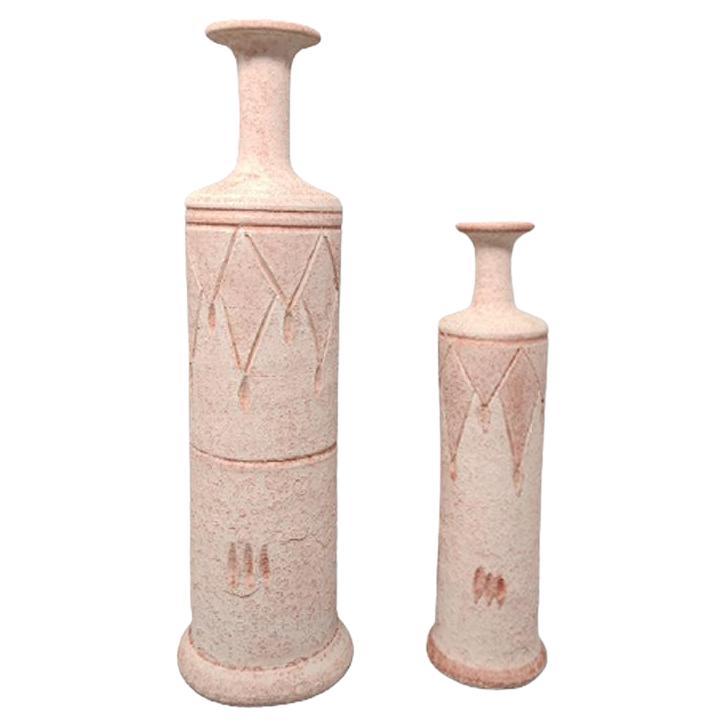 Incroyable paire de vases en céramique de couleur rose antique des années 1970. Fabriquée en Italie en vente