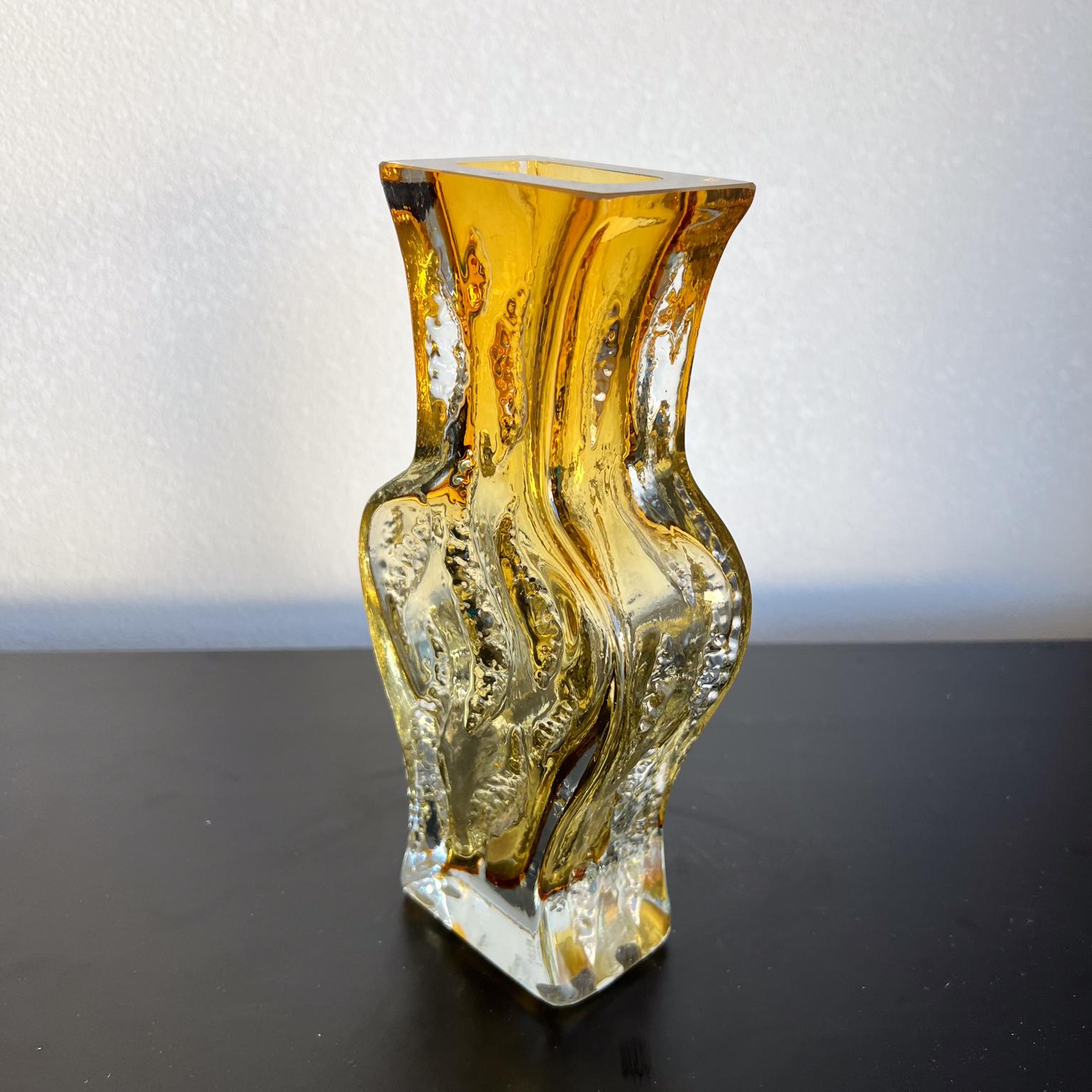 1970er Bernstein-Kunstglasvase Kurt Wokan für Ingrid Glashütte im Angebot 3