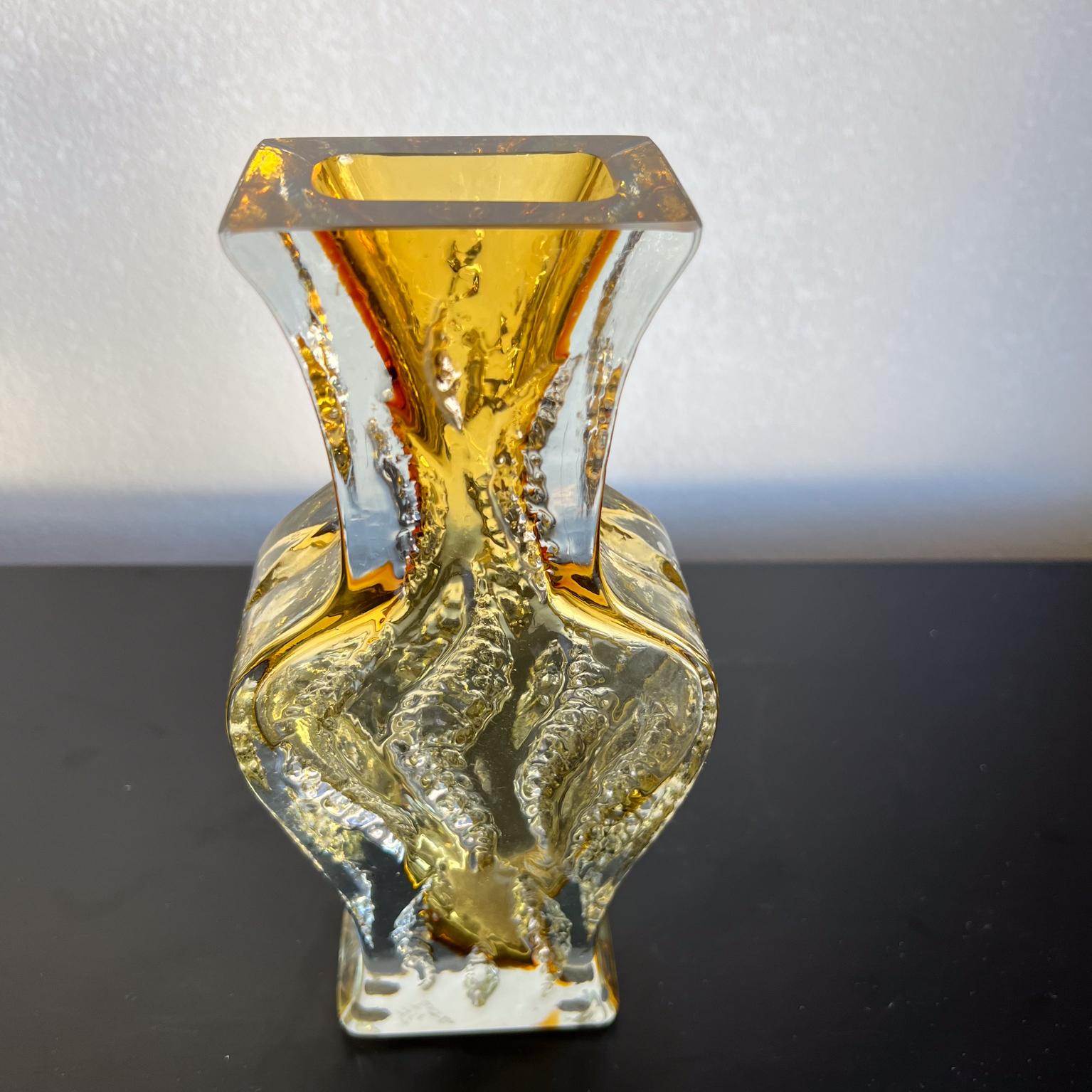 1970er Bernstein-Kunstglasvase Kurt Wokan für Ingrid Glashütte im Zustand „Gut“ im Angebot in Chula Vista, CA