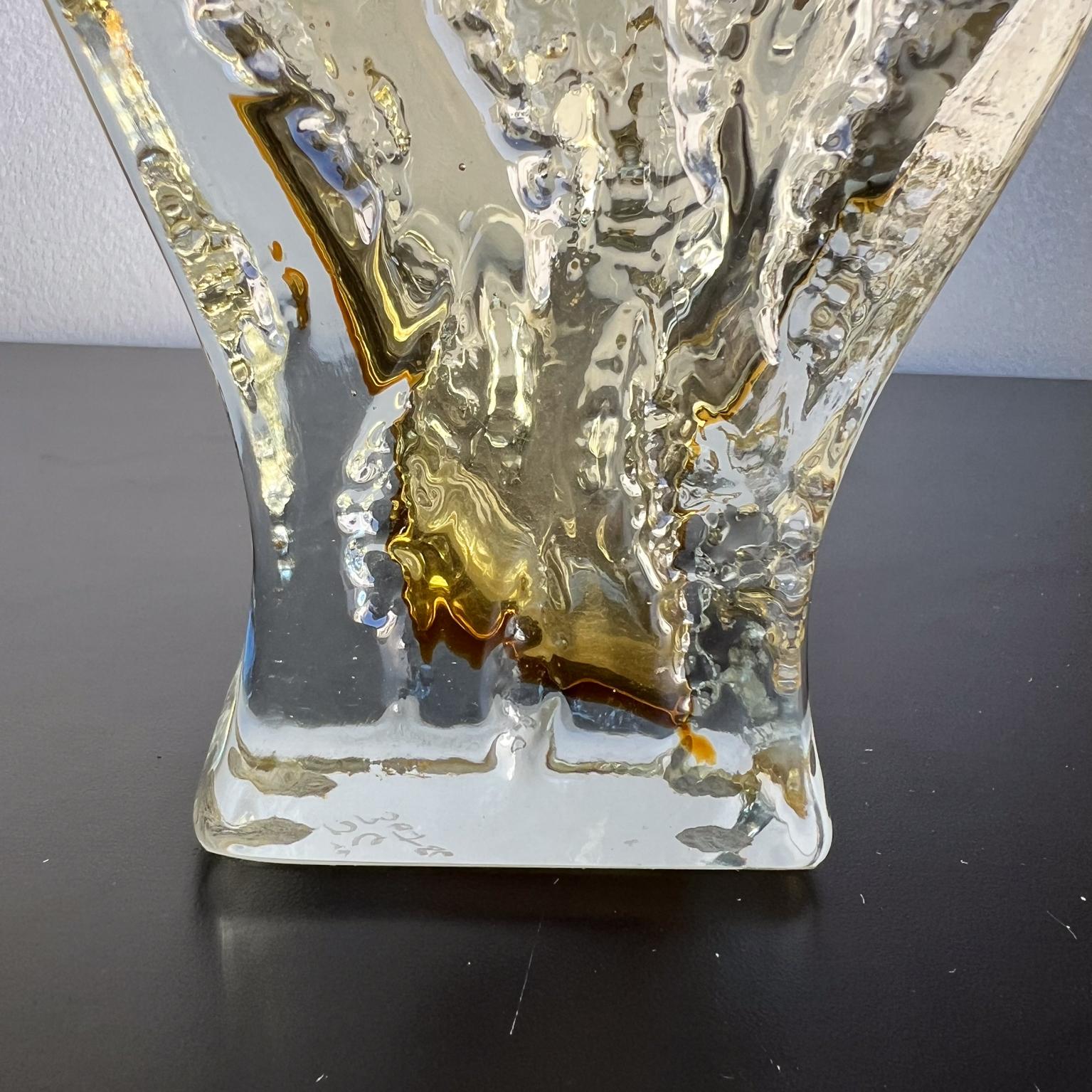 1970er Bernstein-Kunstglasvase Kurt Wokan für Ingrid Glashütte (Glaskunst) im Angebot