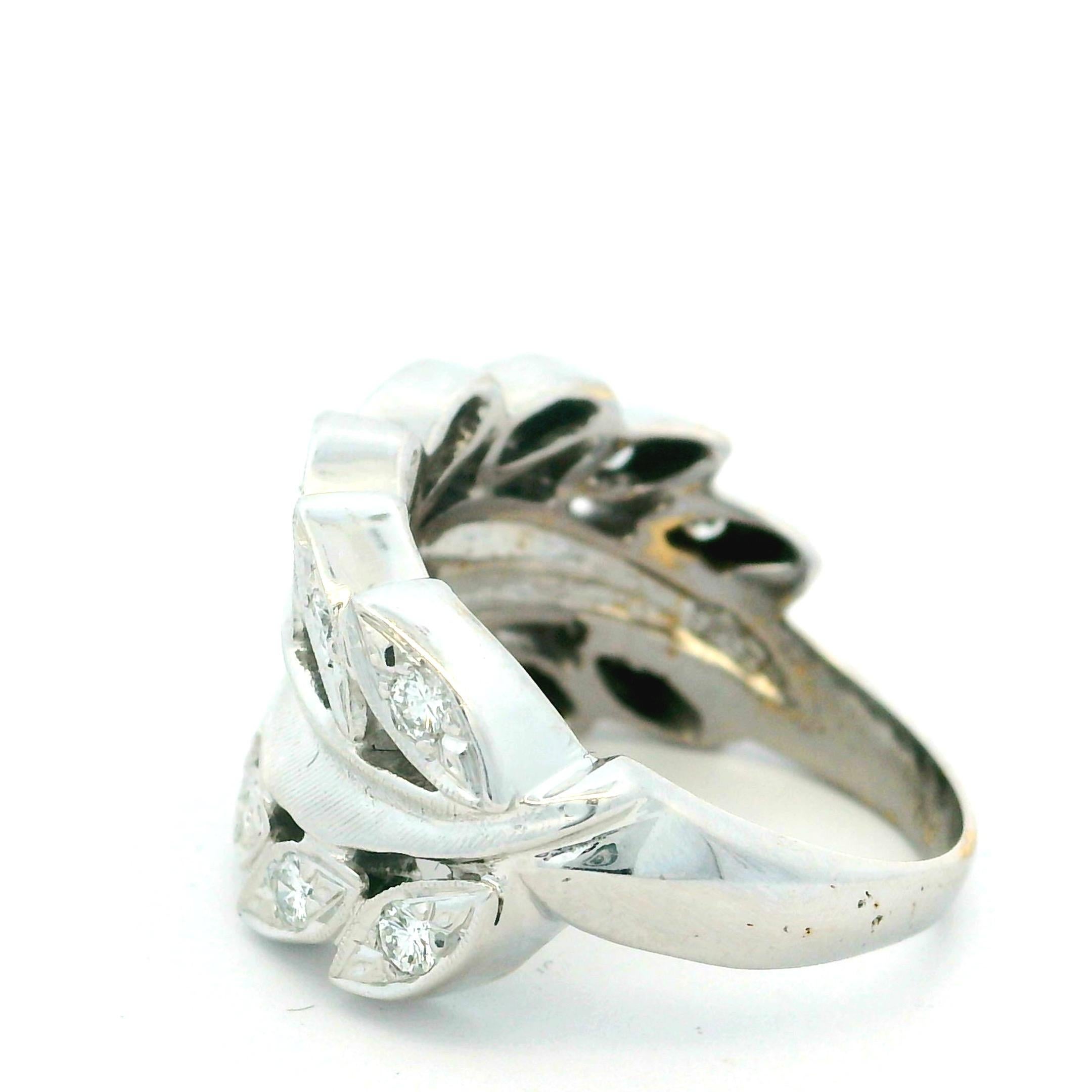 Bague by-pass en or blanc 14K diamant feuille de laurier, 0.80 carat, années 1970 en vente 1