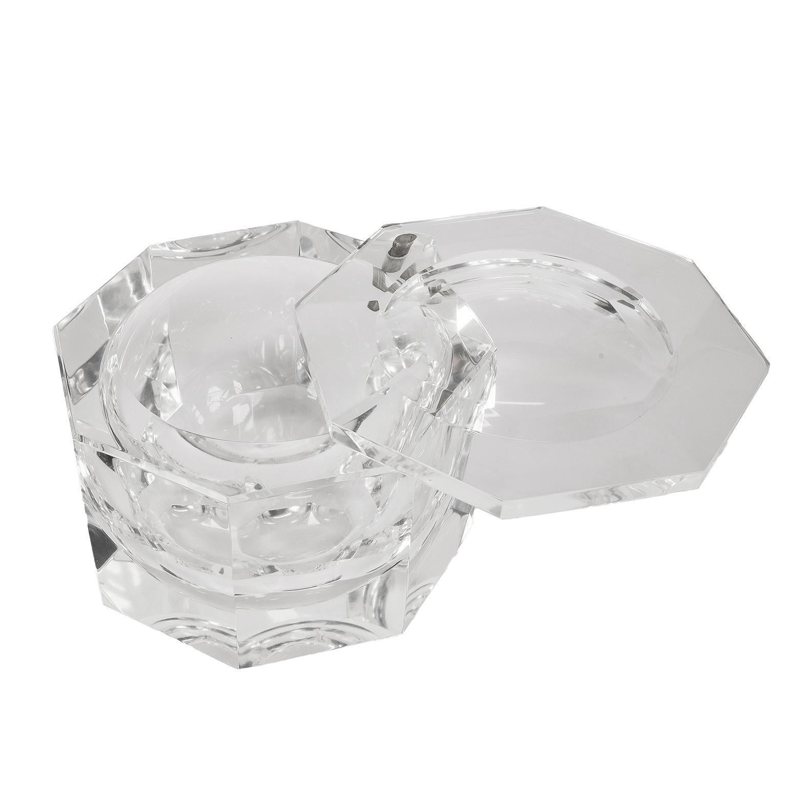 Molded 1970’s American Faceted Lucite Ice Bucket For Sale
