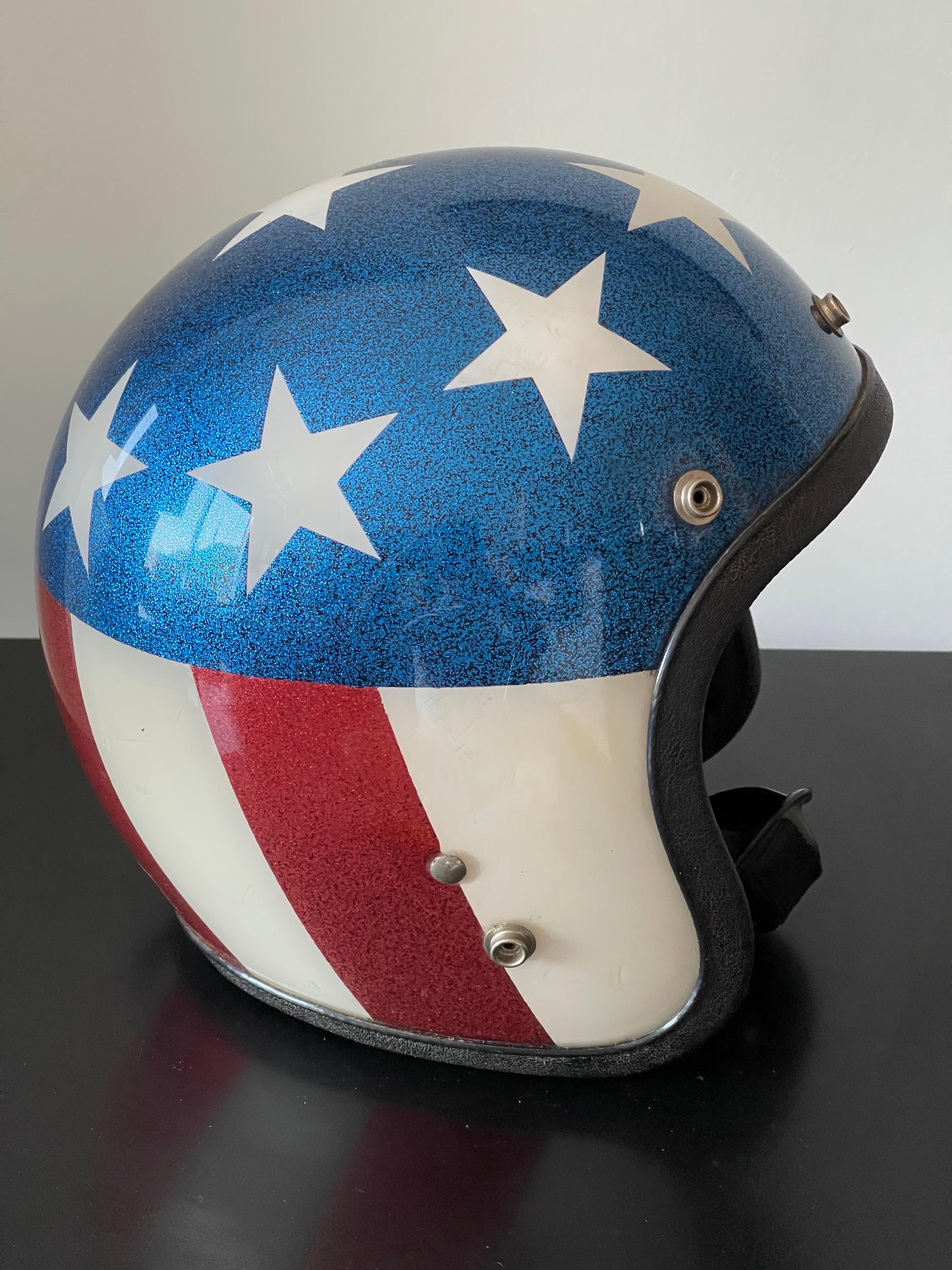 1970's American Flag Motorcycle Helmet of Evil Kneivel and Easy Rider In Good Condition In Framingham, MA