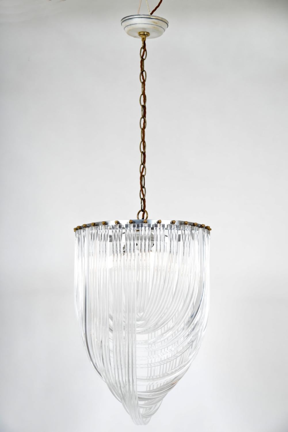 20th Century 1970s American Lucite Acrylic Ribbon and Brass Chandelier Hollywood Regency  For Sale